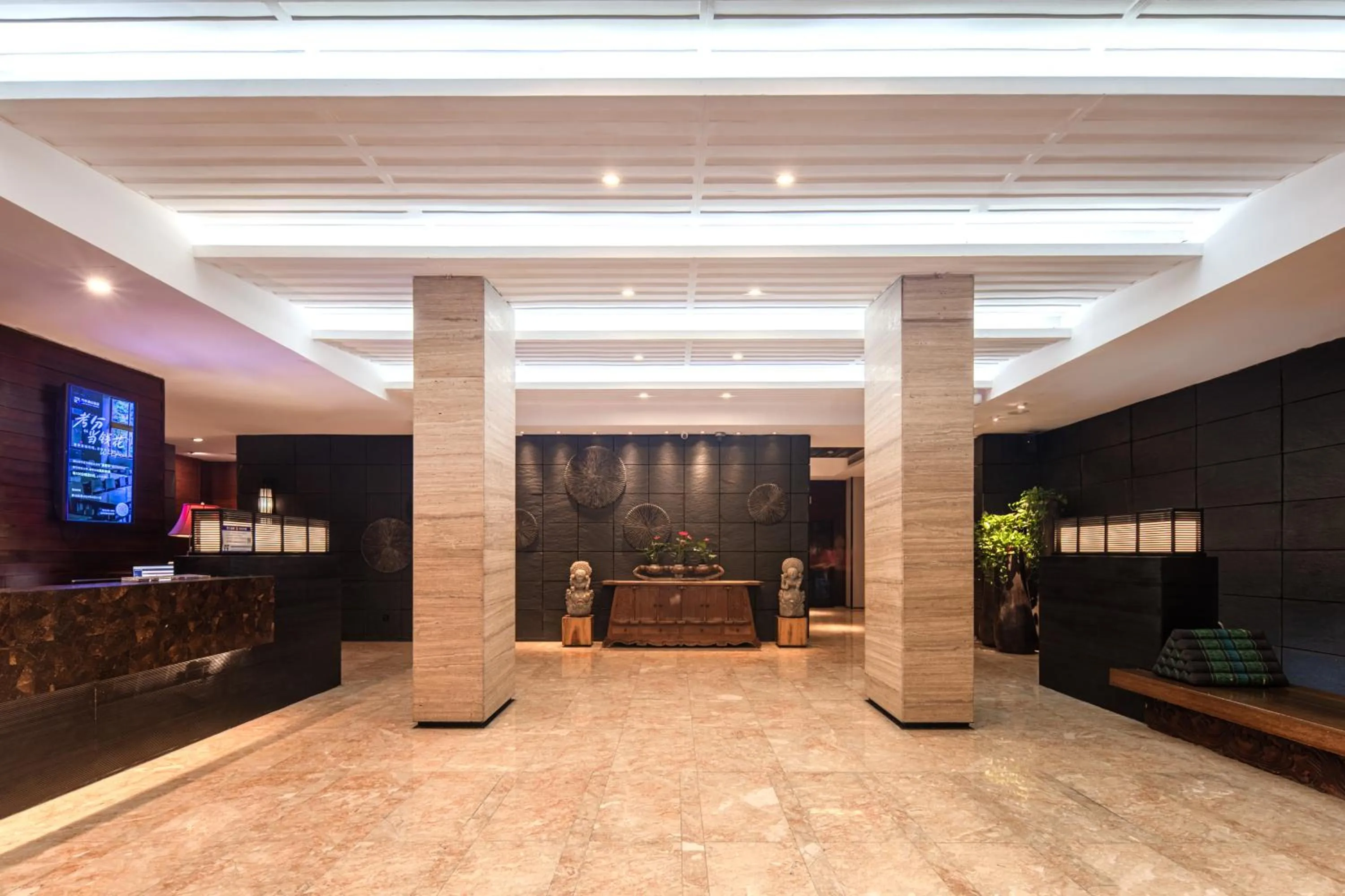 Lobby or reception in SSAW Boutique Hotel Hangzhou West Lake Yilian