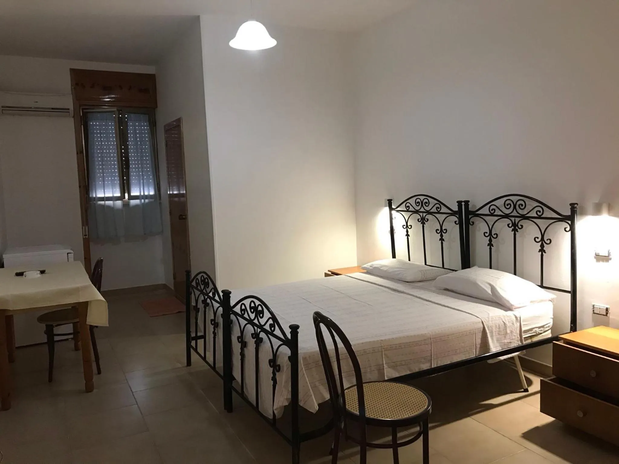 Photo of the whole room, Bed in Albergo Europa