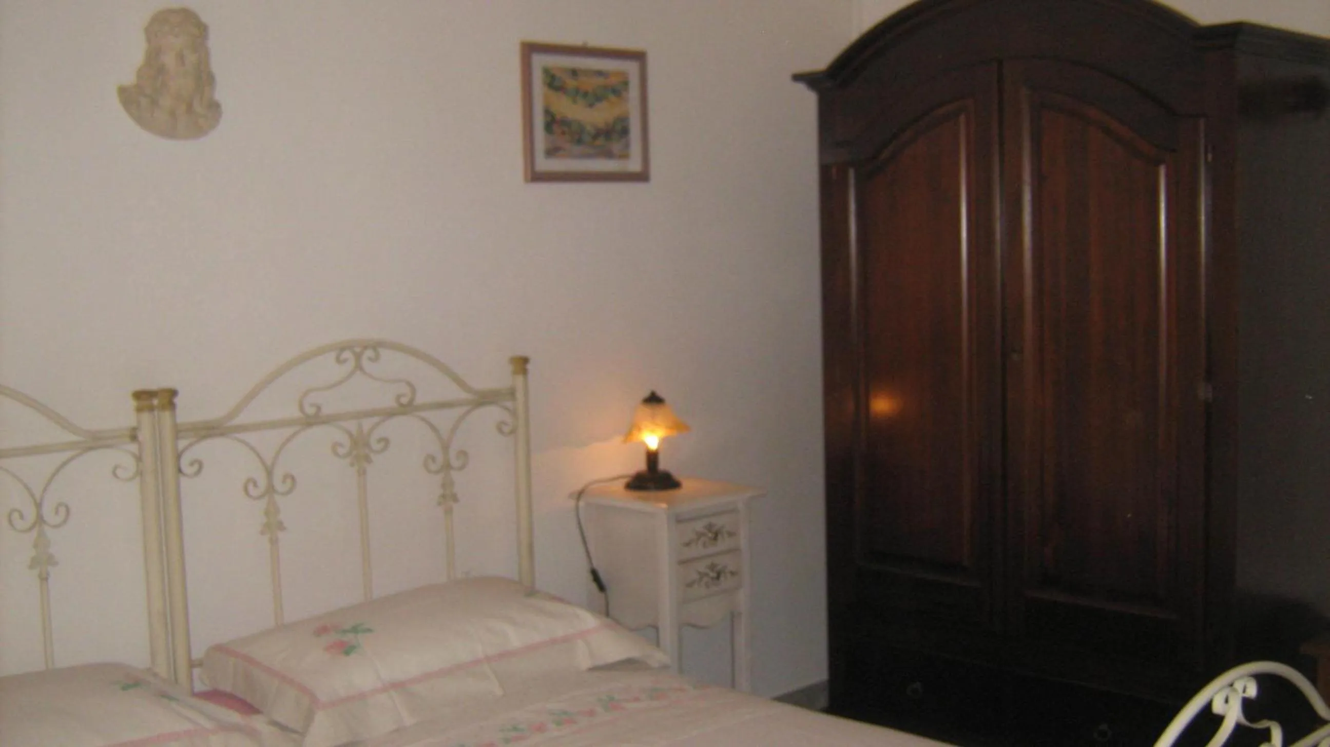 Decorative detail, Bed in Albergo Europa