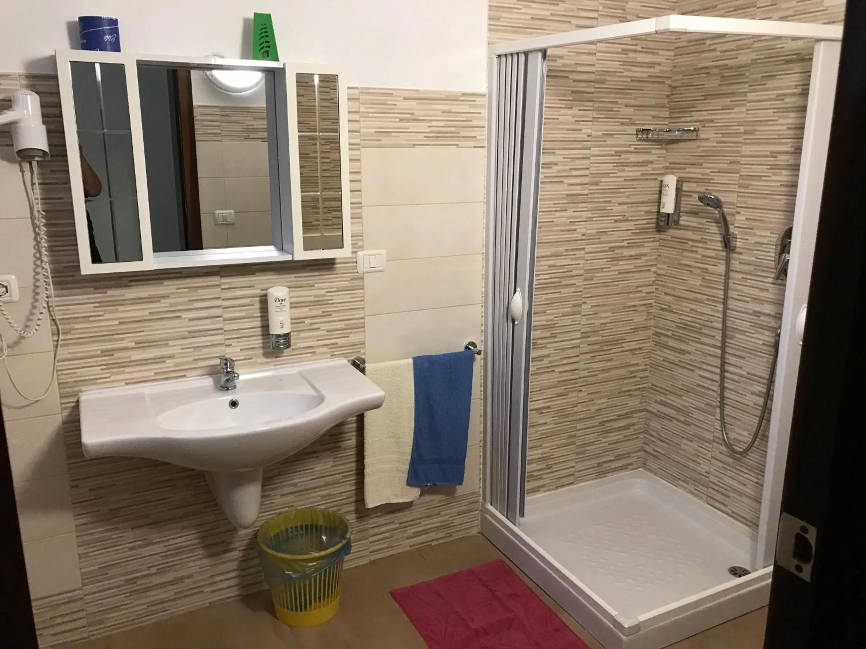 Shower in Albergo Europa