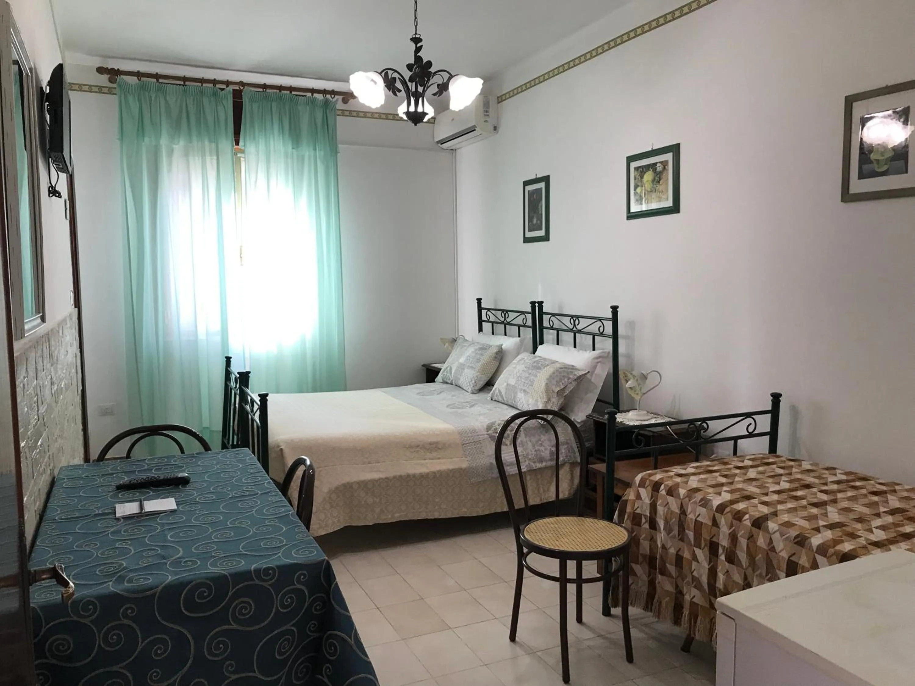 Bed in Albergo Europa