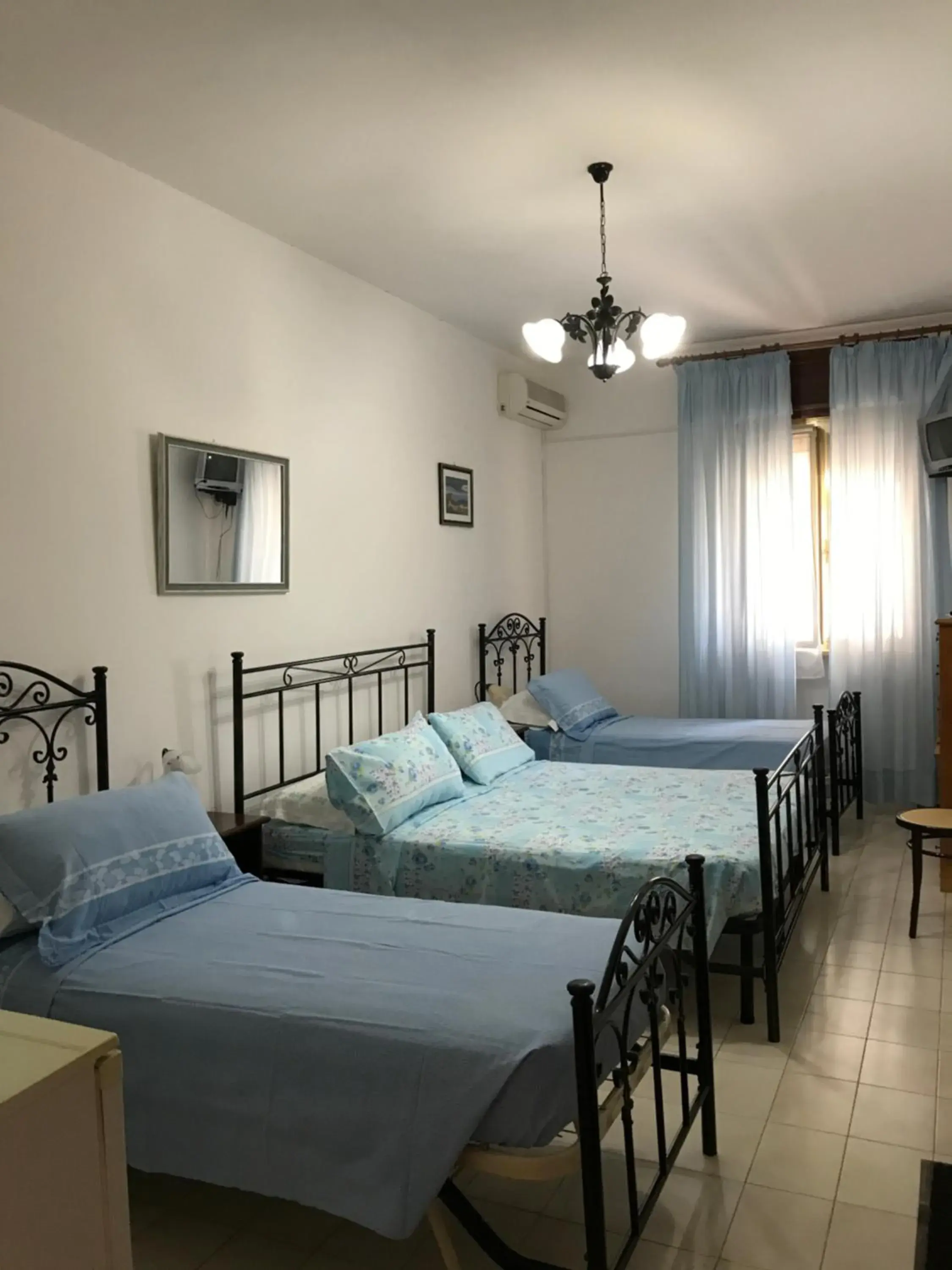 Quadruple Room in Albergo Europa Quadruple Room in Albergo Europa