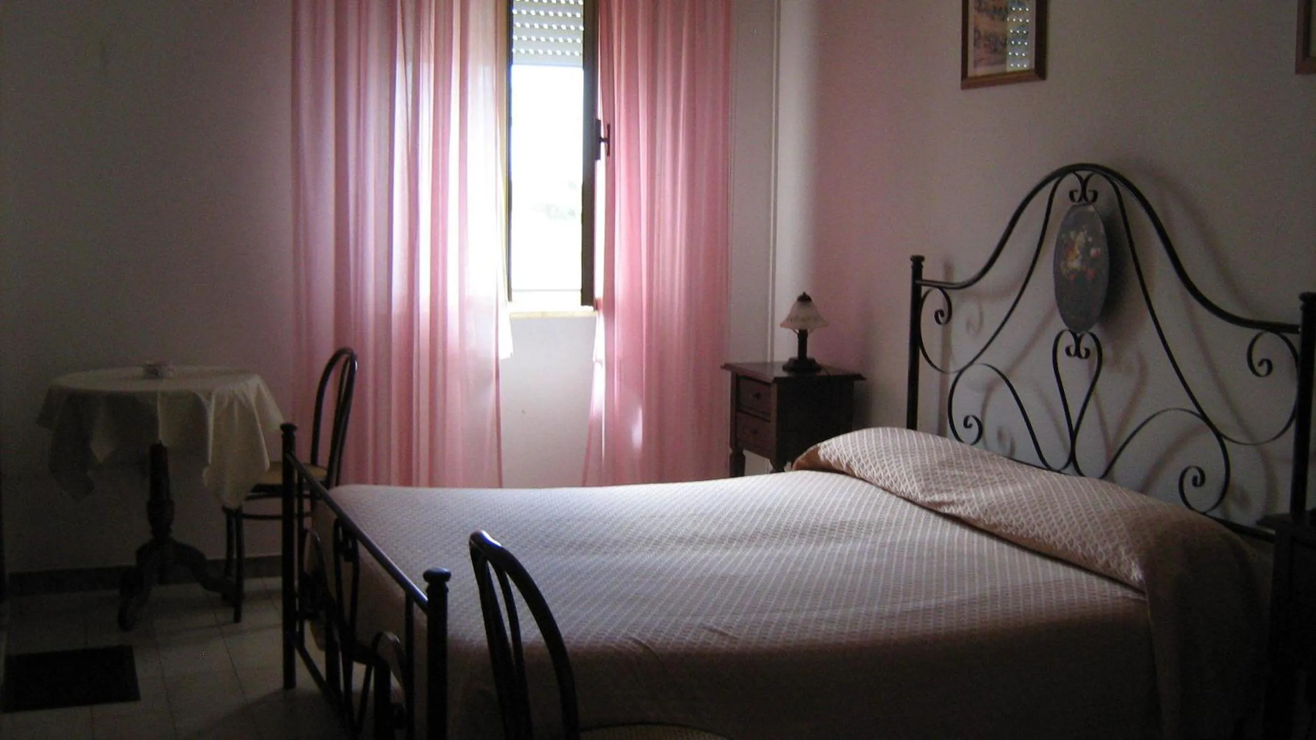 Bed in Albergo Europa