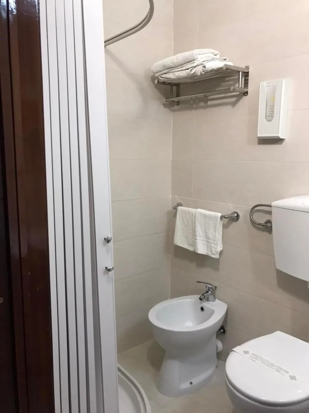 Bathroom in Albergo Europa