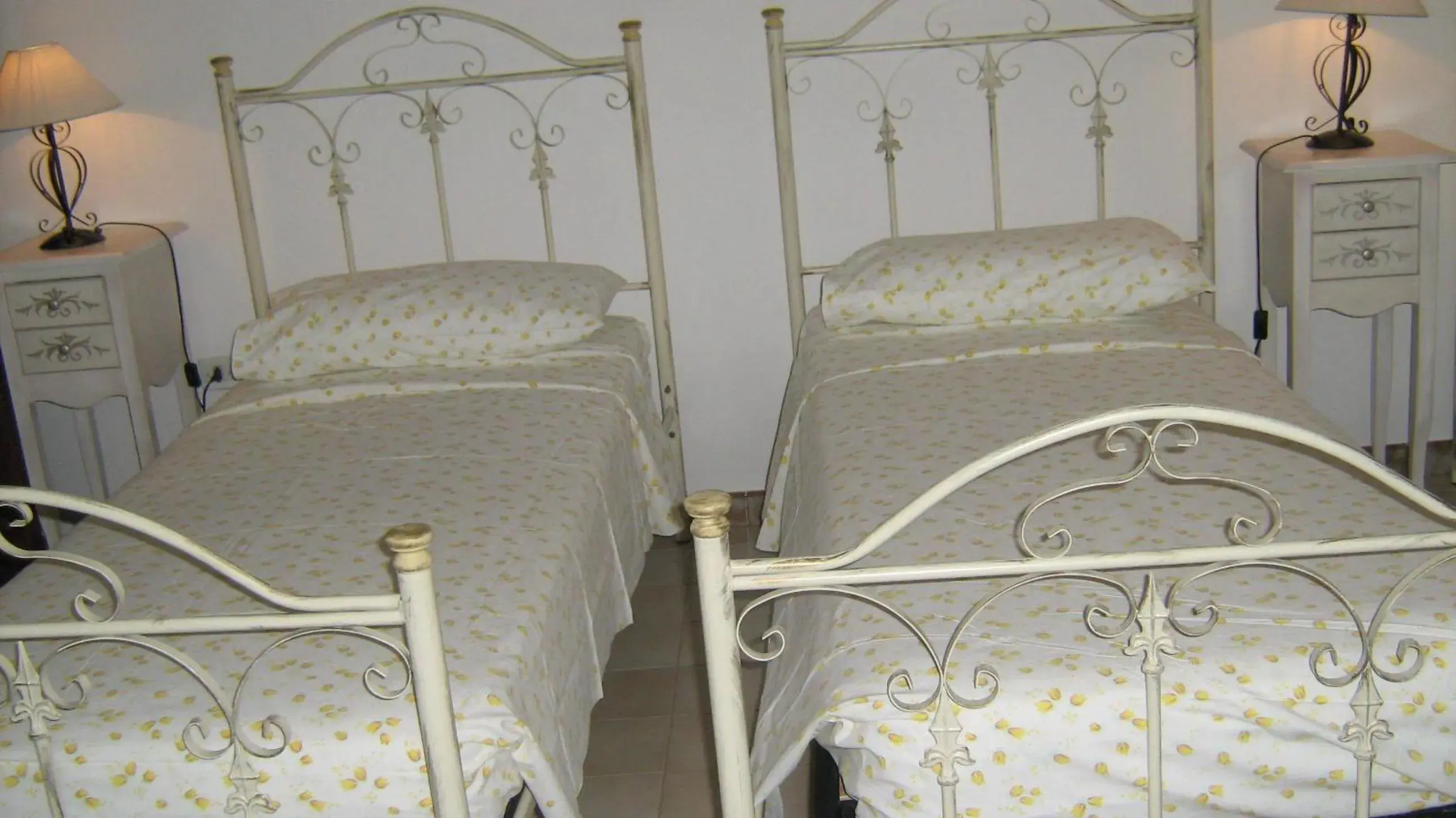 Budget Twin Room in Albergo Europa Budget Twin Room in Albergo Europa