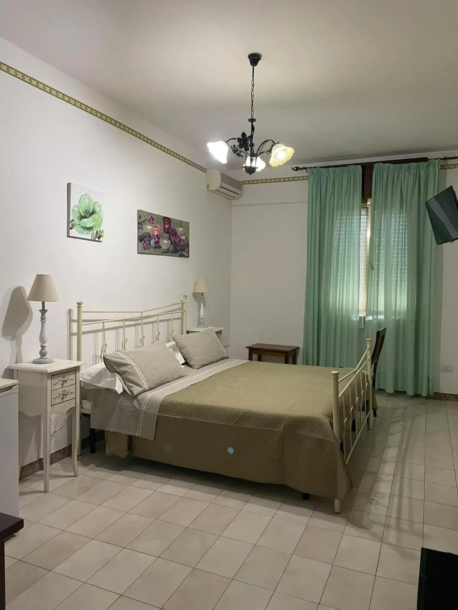 Superior King Room - single occupancy in Albergo Europa Superior King Room - single occupancy in Albergo Europa