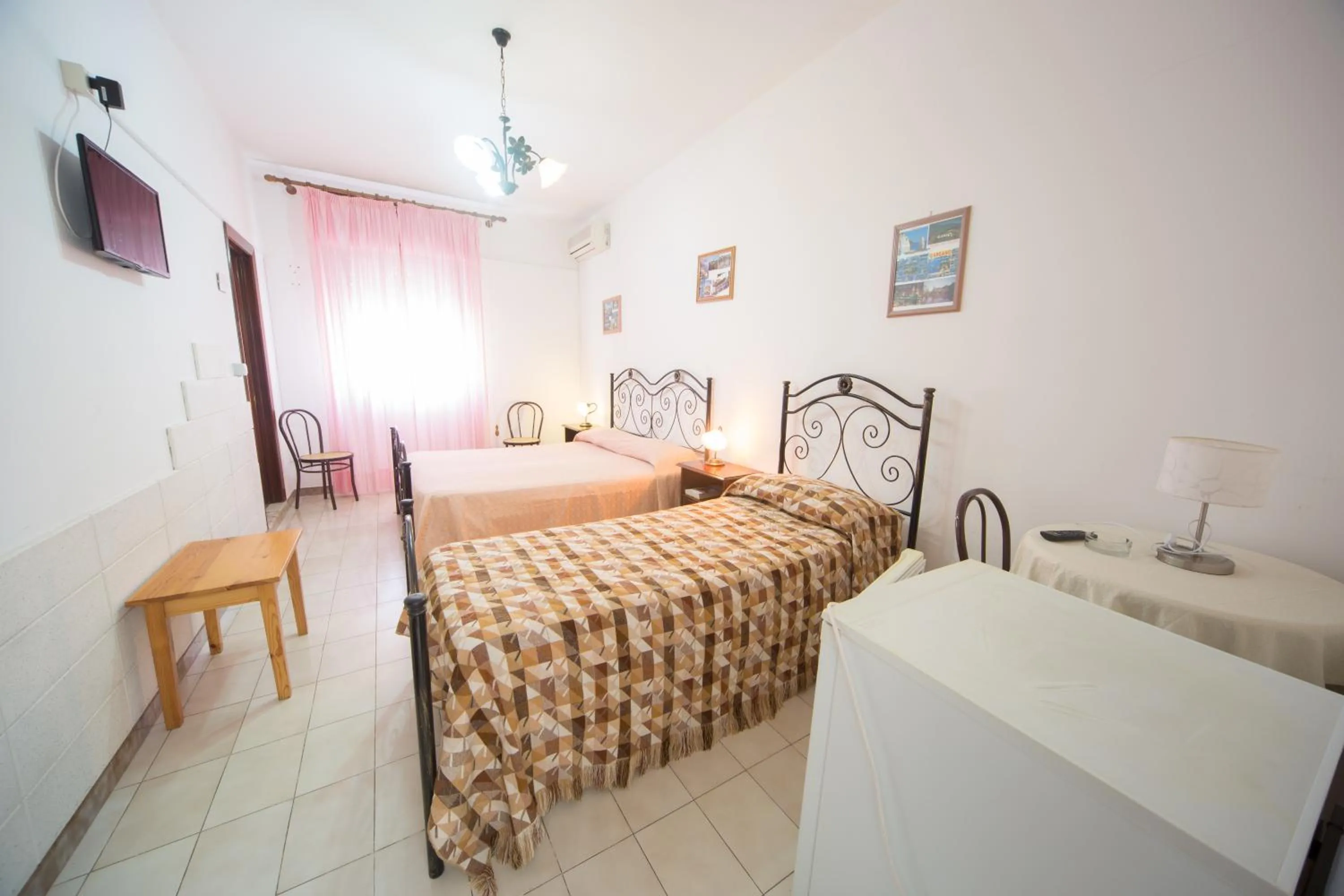 Day, Bed in Albergo Europa