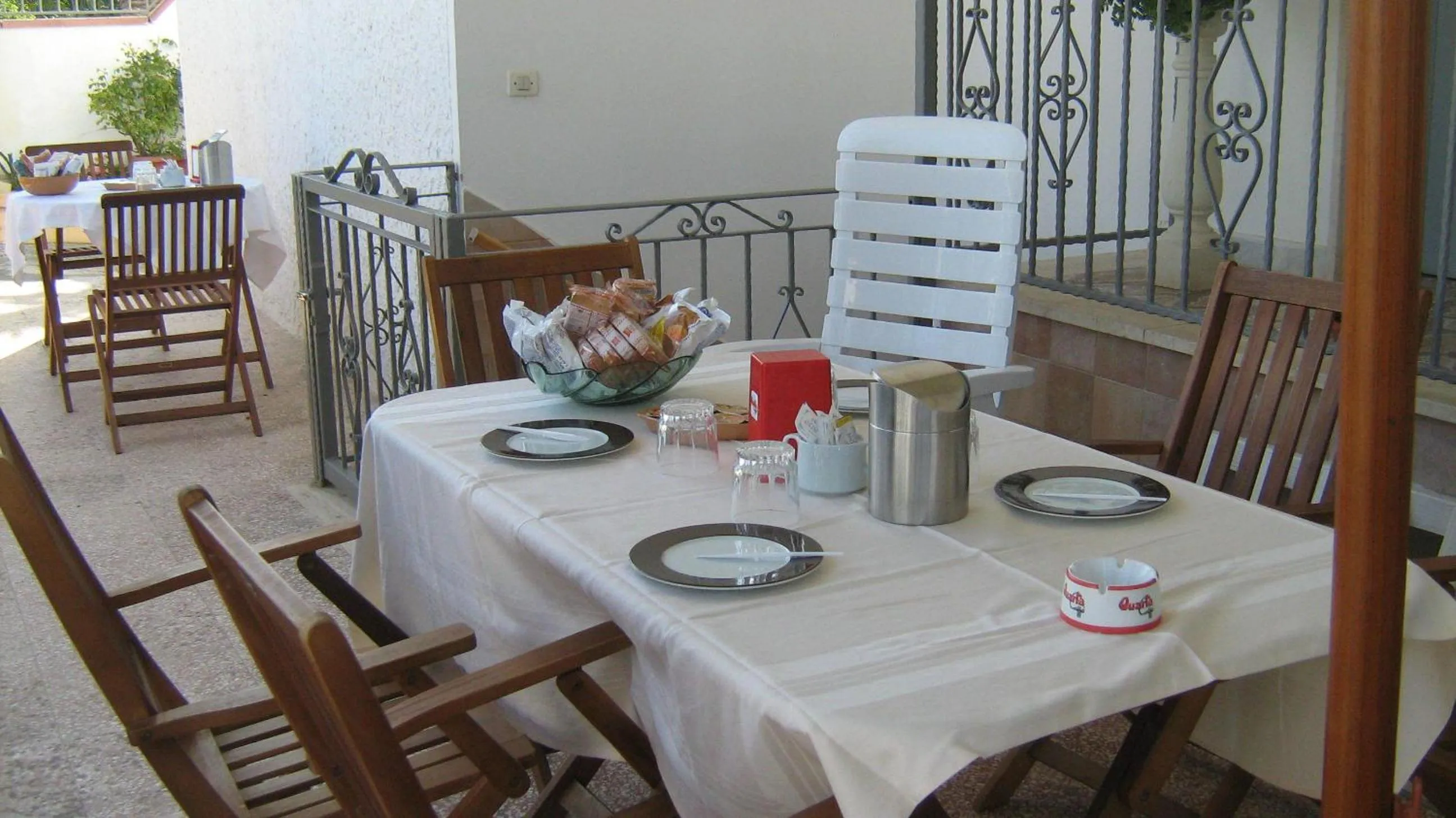 Restaurant/places to eat in Albergo Europa