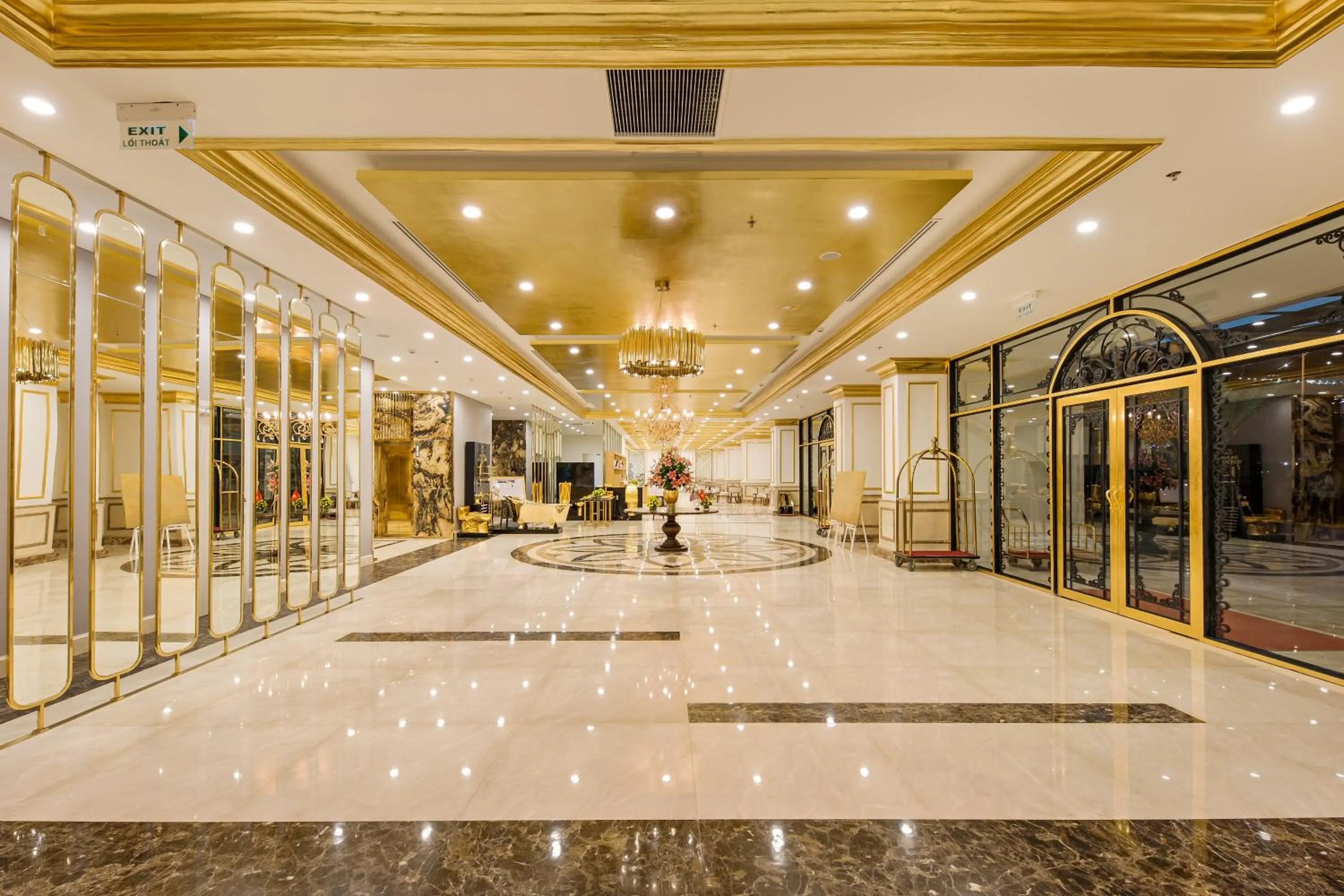 Lobby or reception in Wyndham Danang Golden Bay - Free Shuttle Bus to Beach