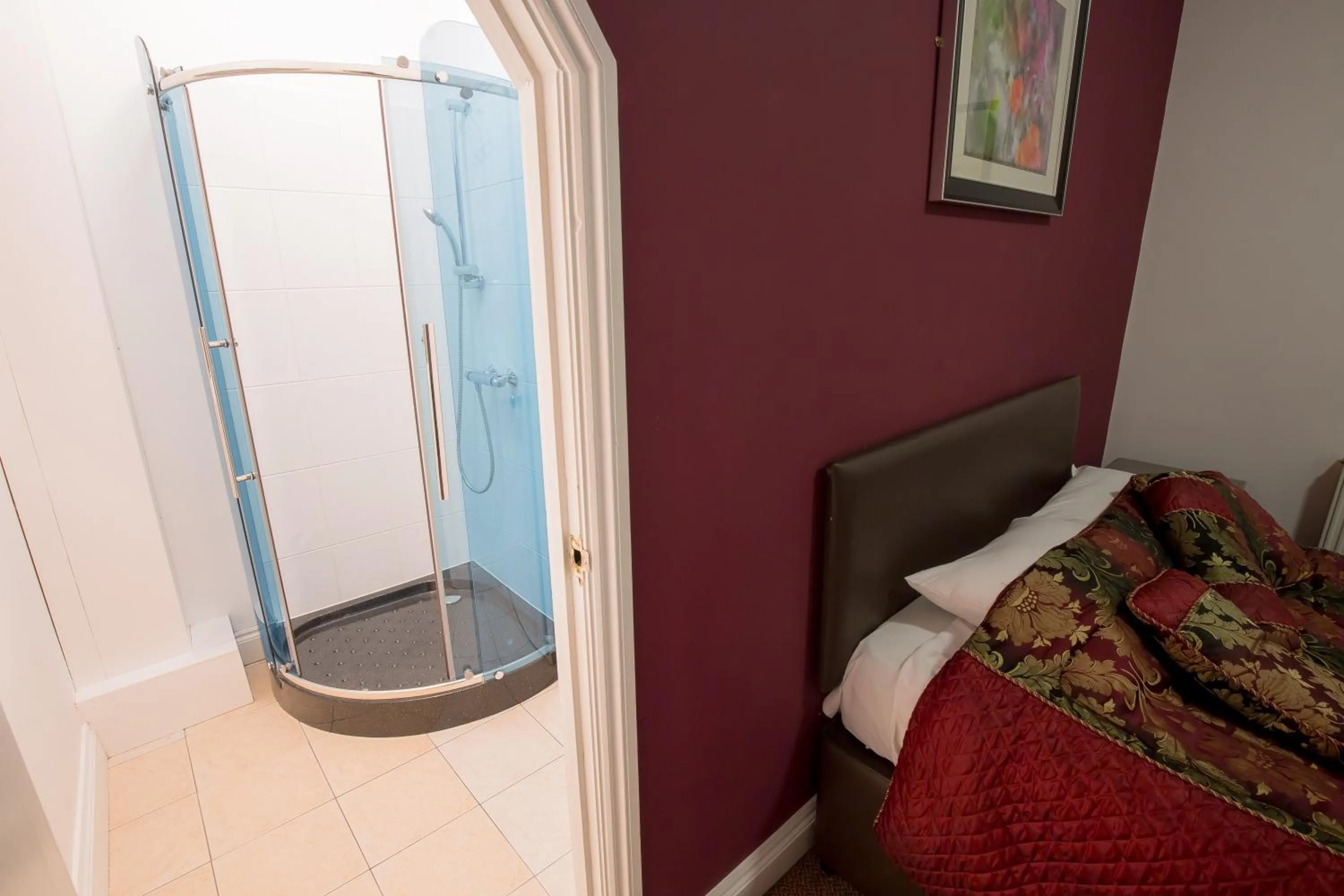 Bathroom in Cranford Hotel