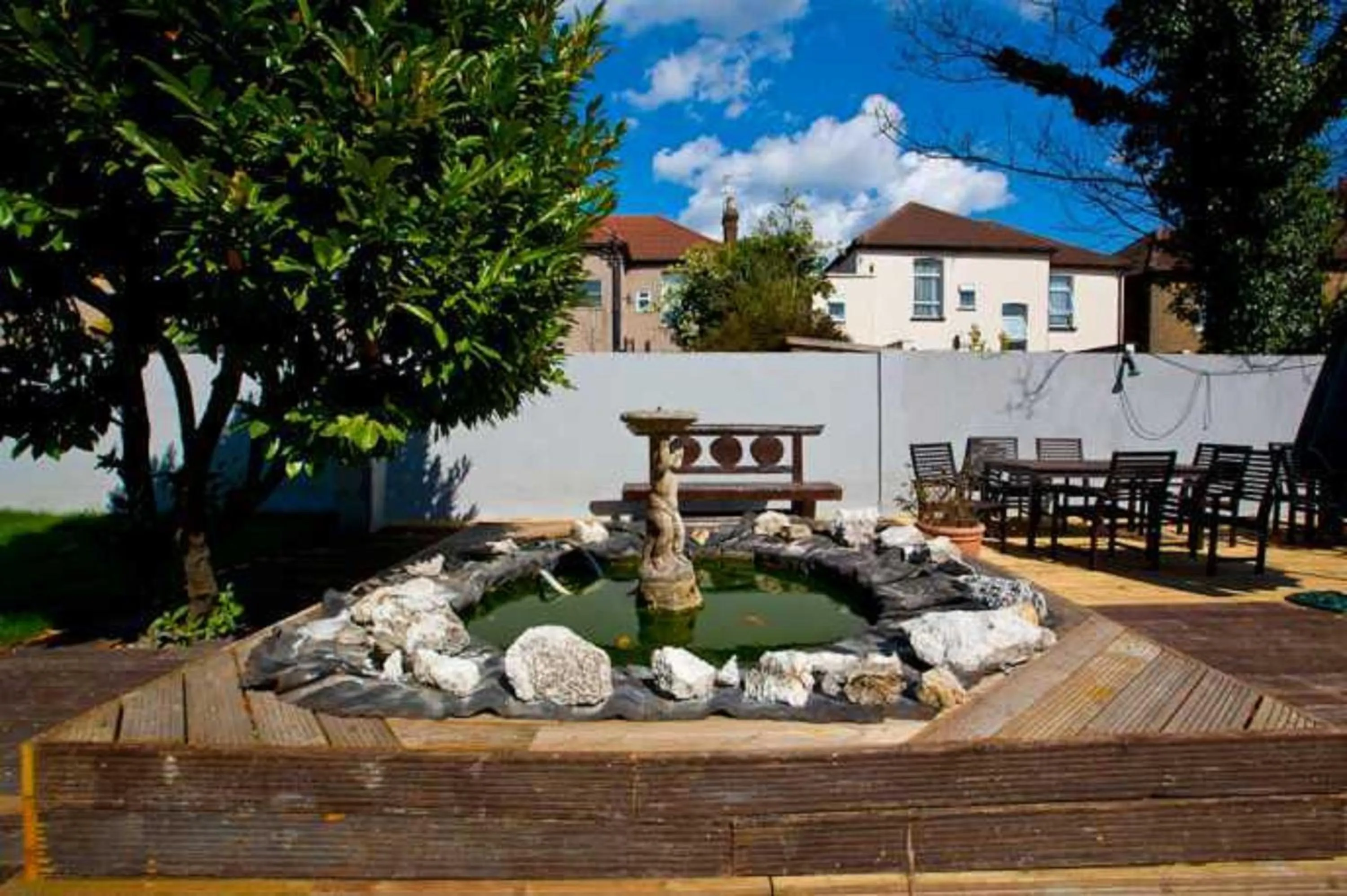 Garden in Cranford Hotel