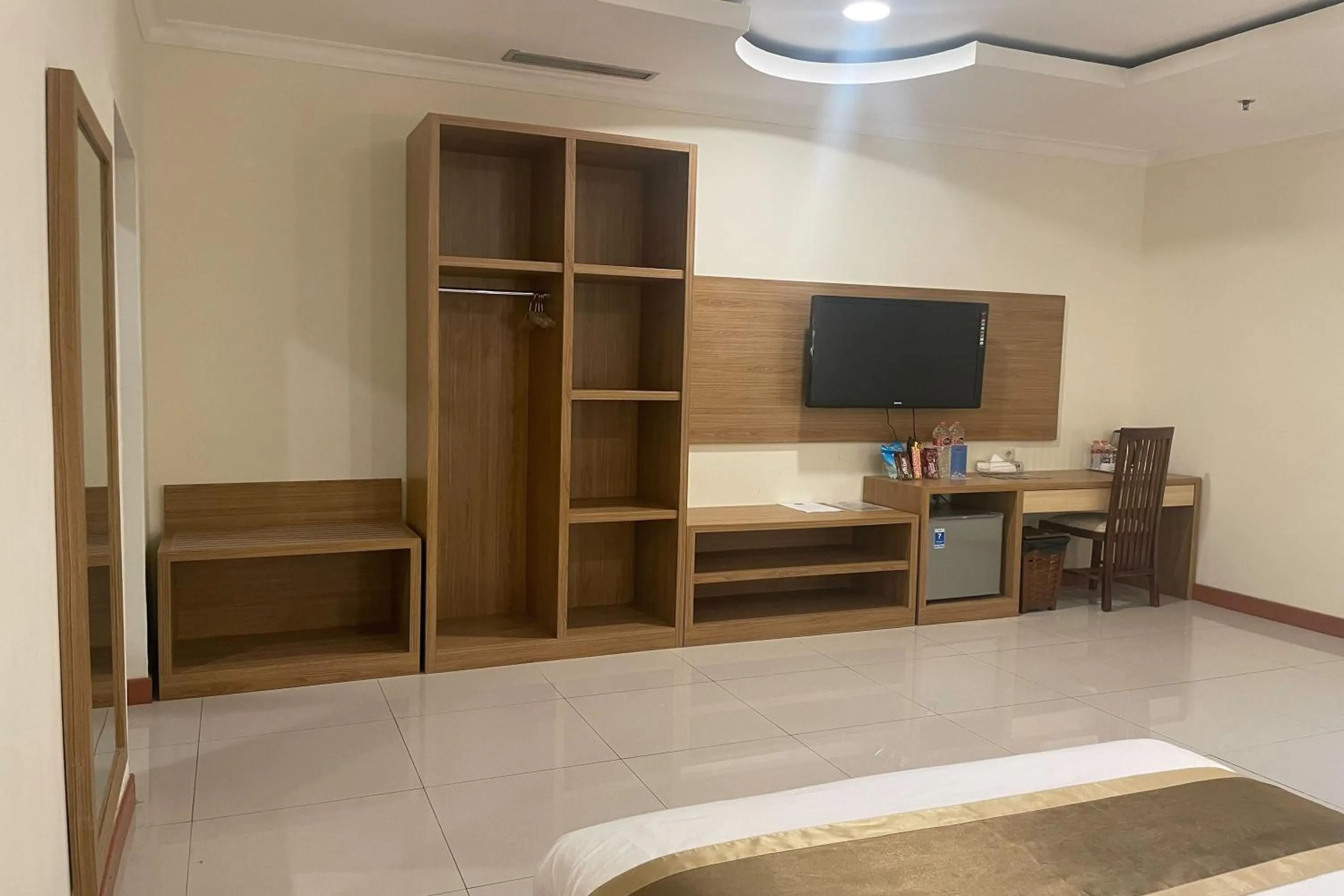 TV and multimedia in Coins Hotel Jakarta