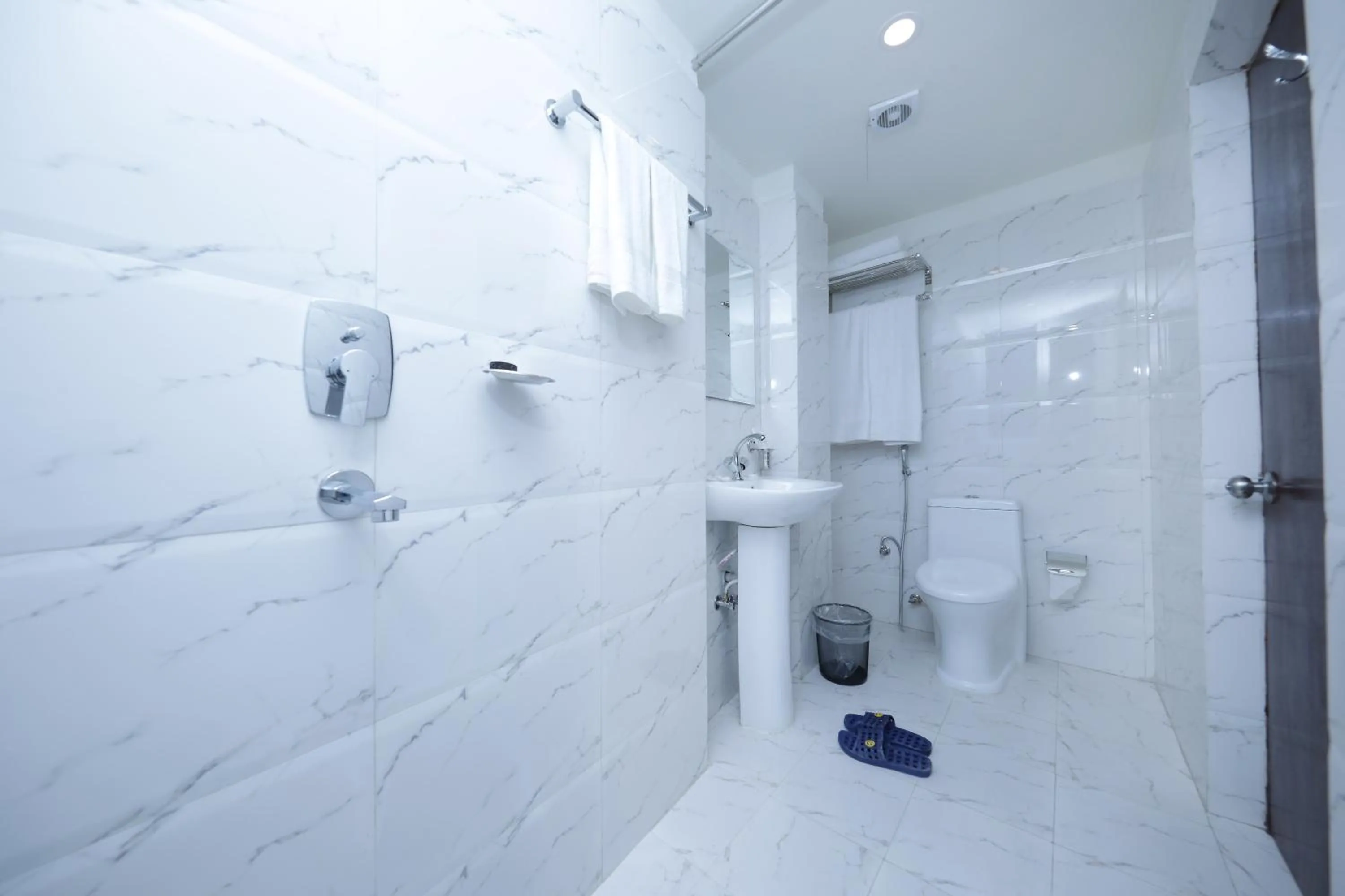 Bathroom in Hotel Next Home formerly Hotel Royal Suite