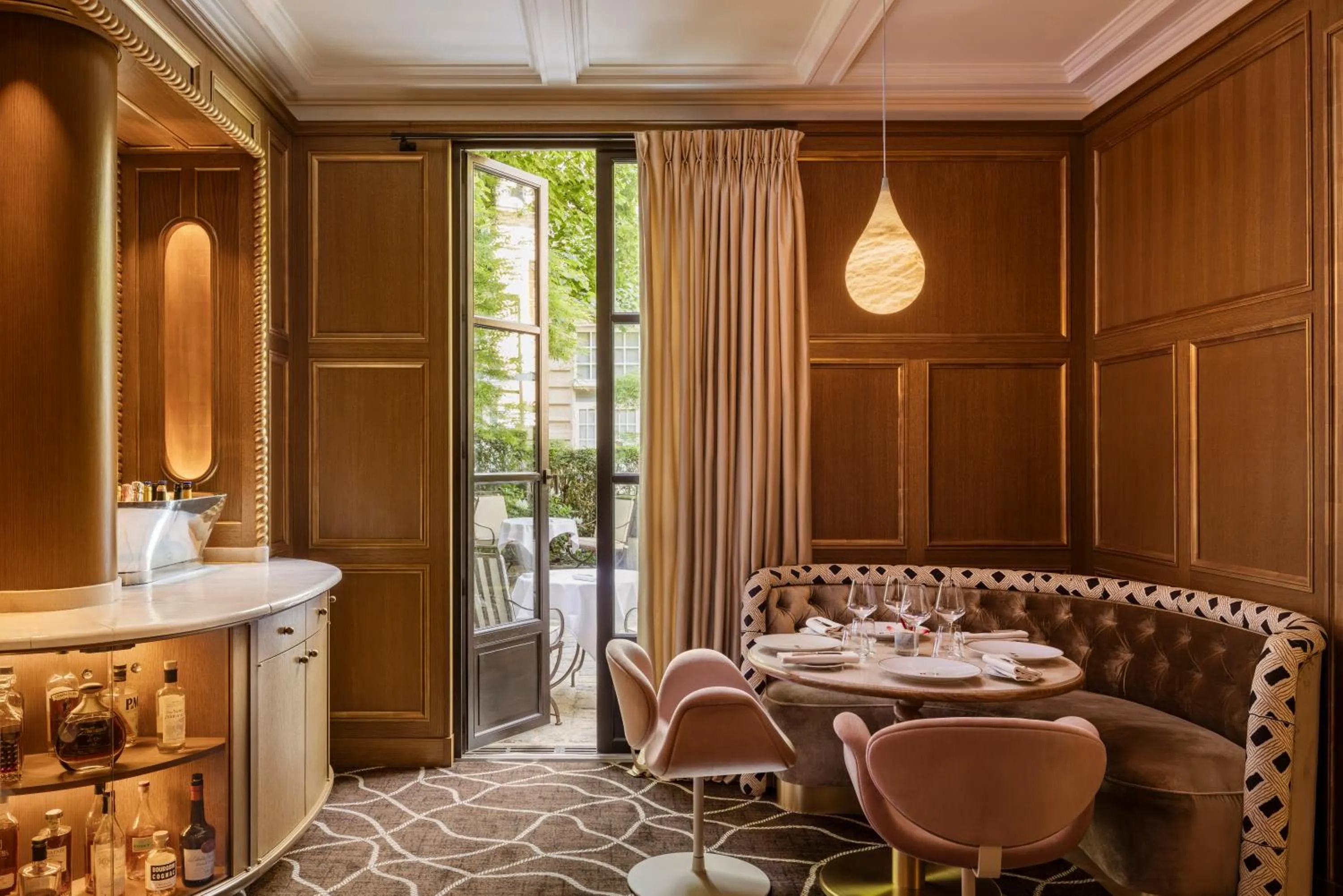 Restaurant/places to eat in Le Pavillon de la Reine & Spa, Place des Vosges