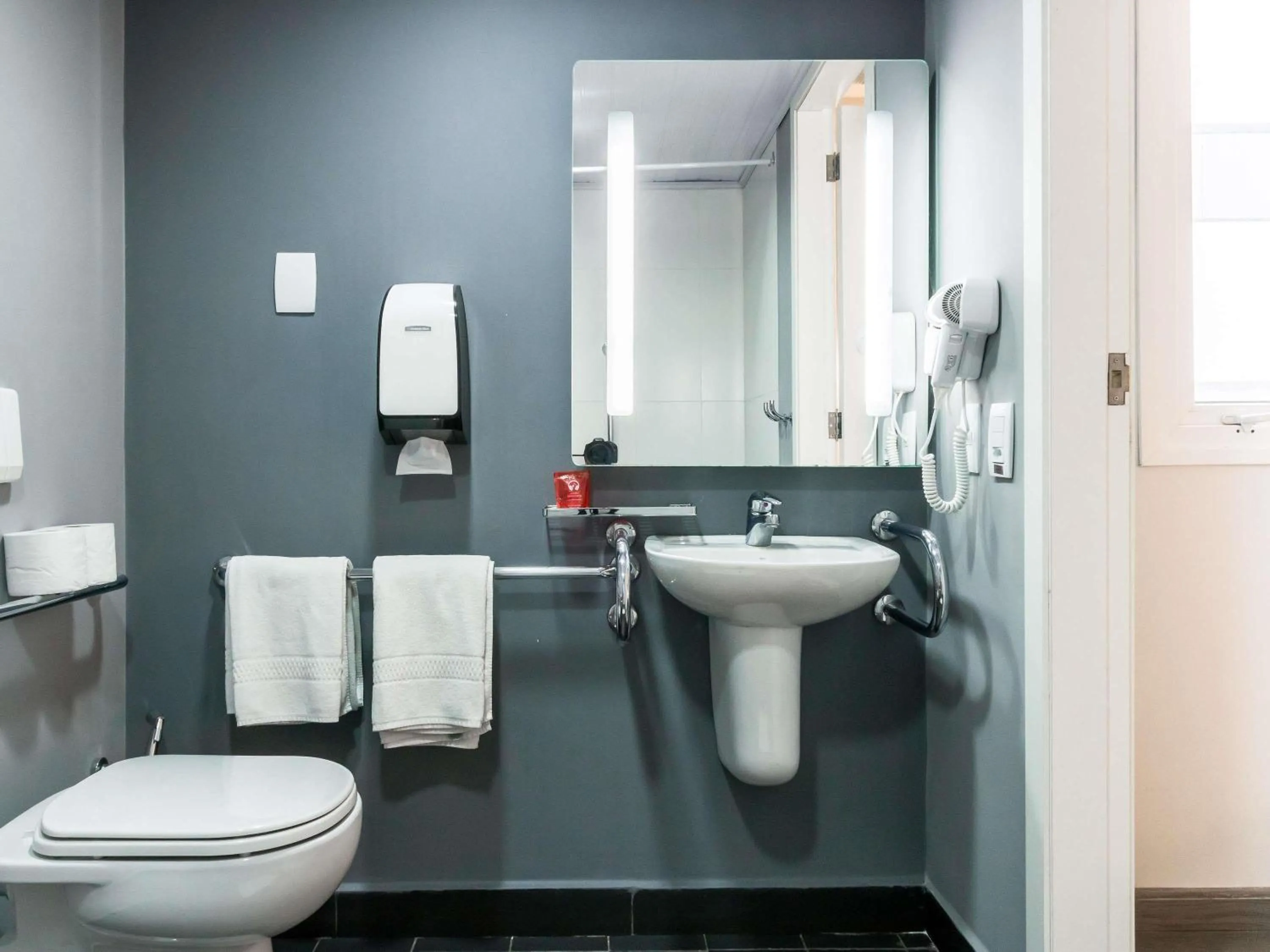 Bedroom in ibis Marilia