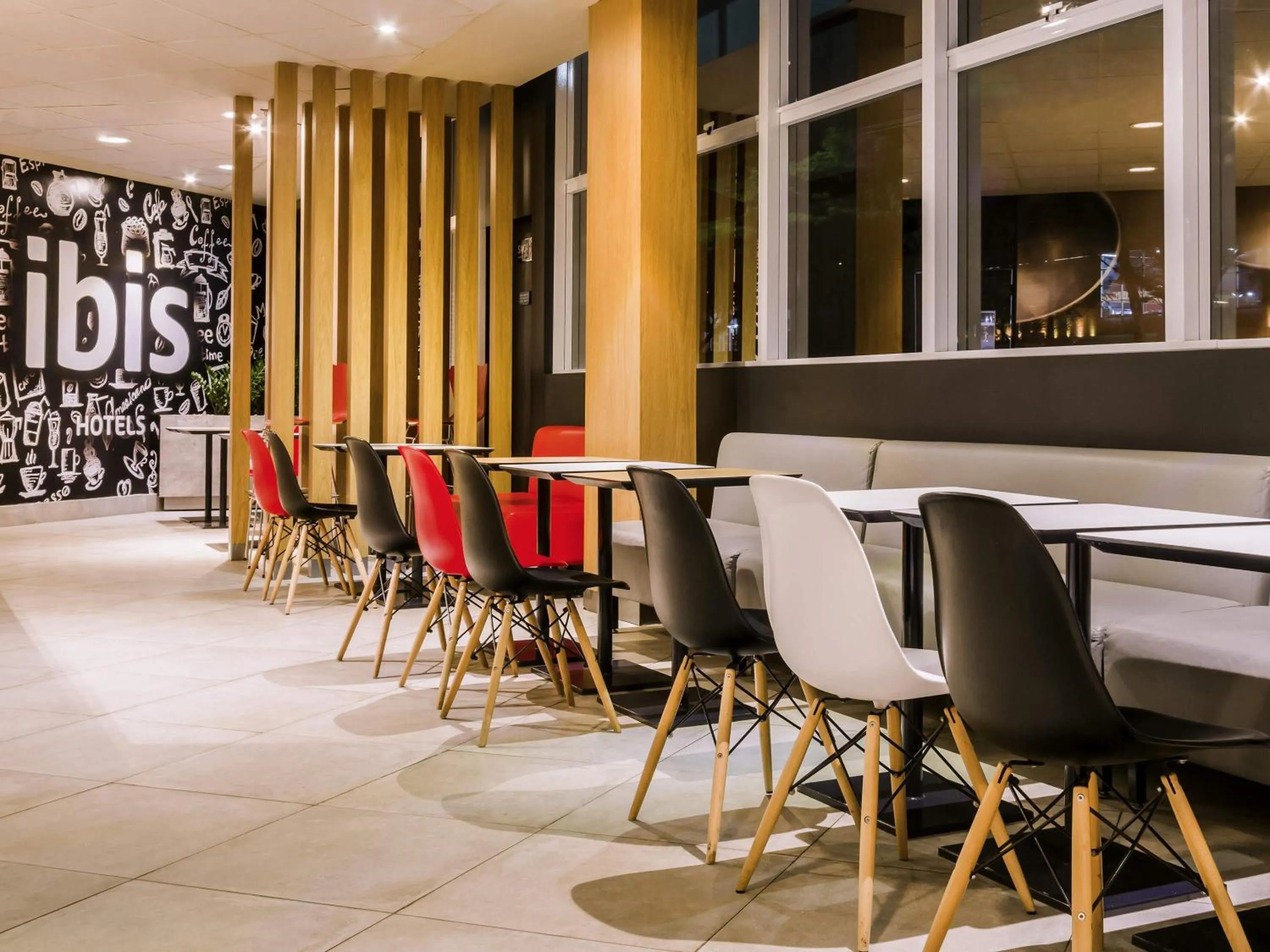 Lounge or bar in ibis Marilia