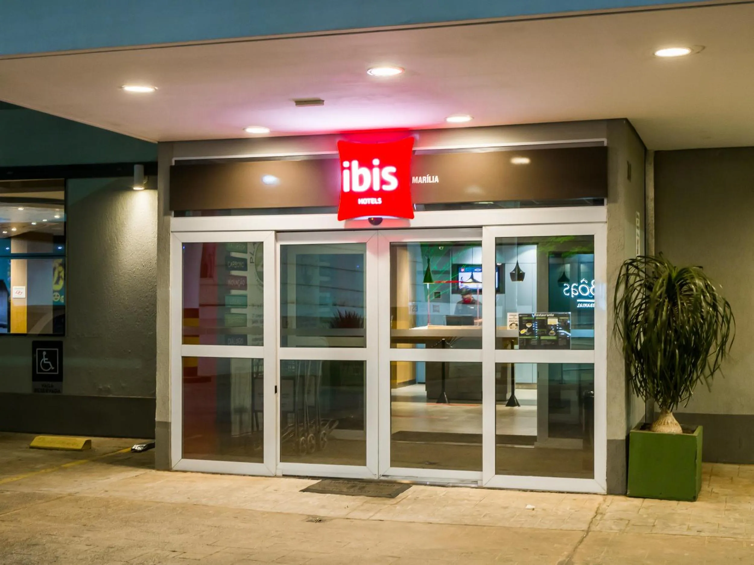 Facade/entrance in ibis Marilia