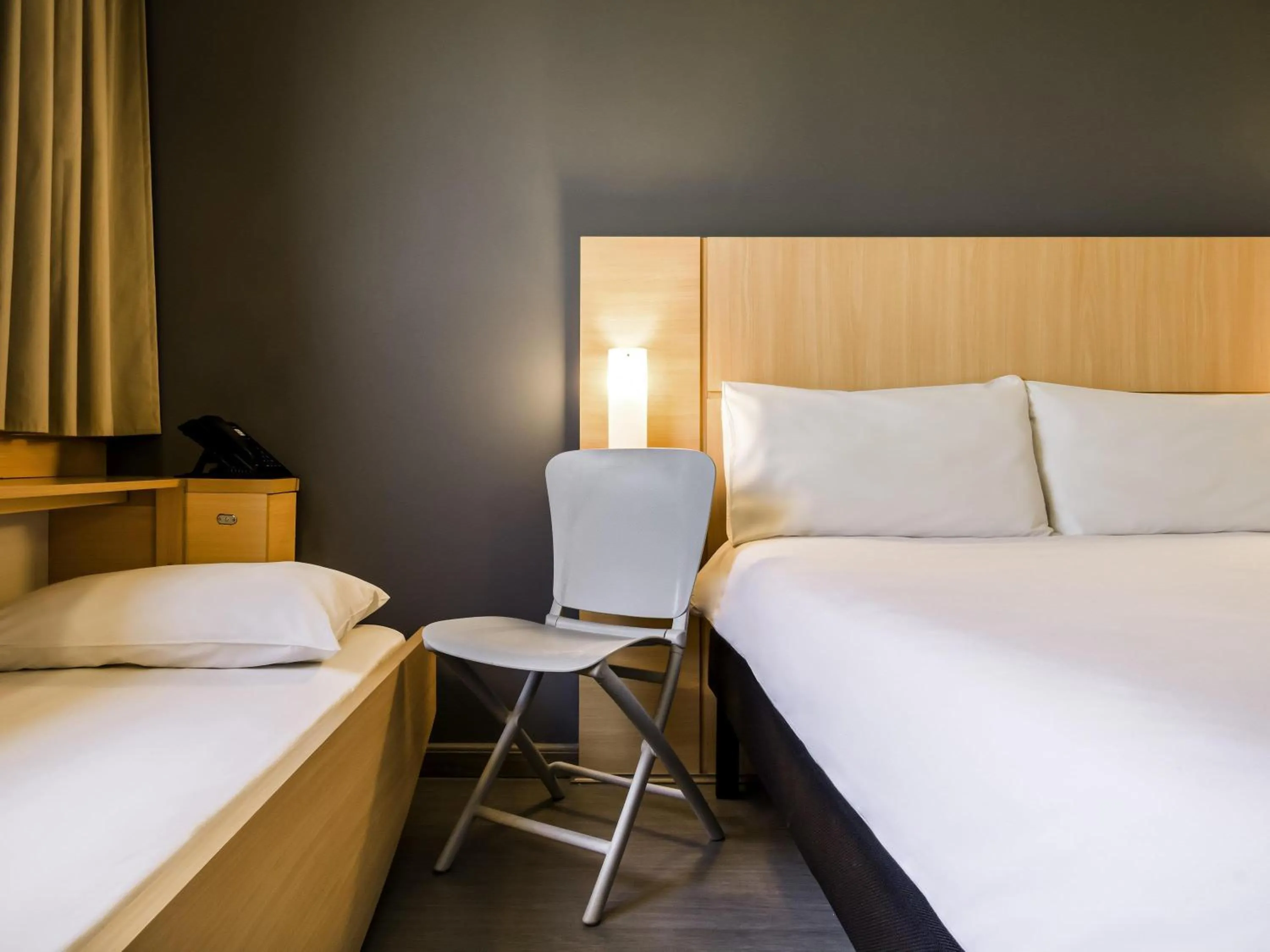 Bedroom, Bed in ibis Marilia