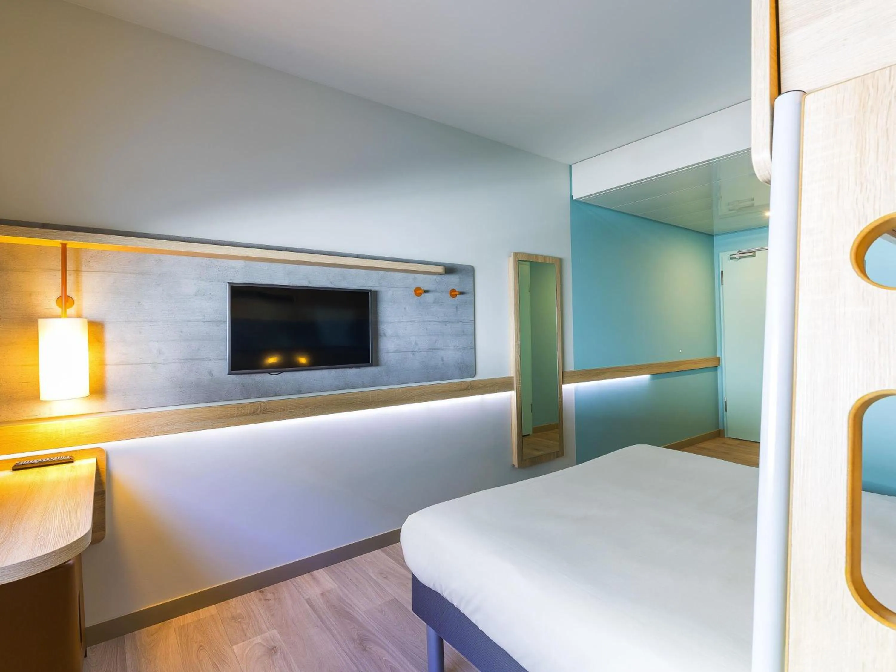 Bedroom, Bed in ibis budget Geneve Palexpo Aeroport