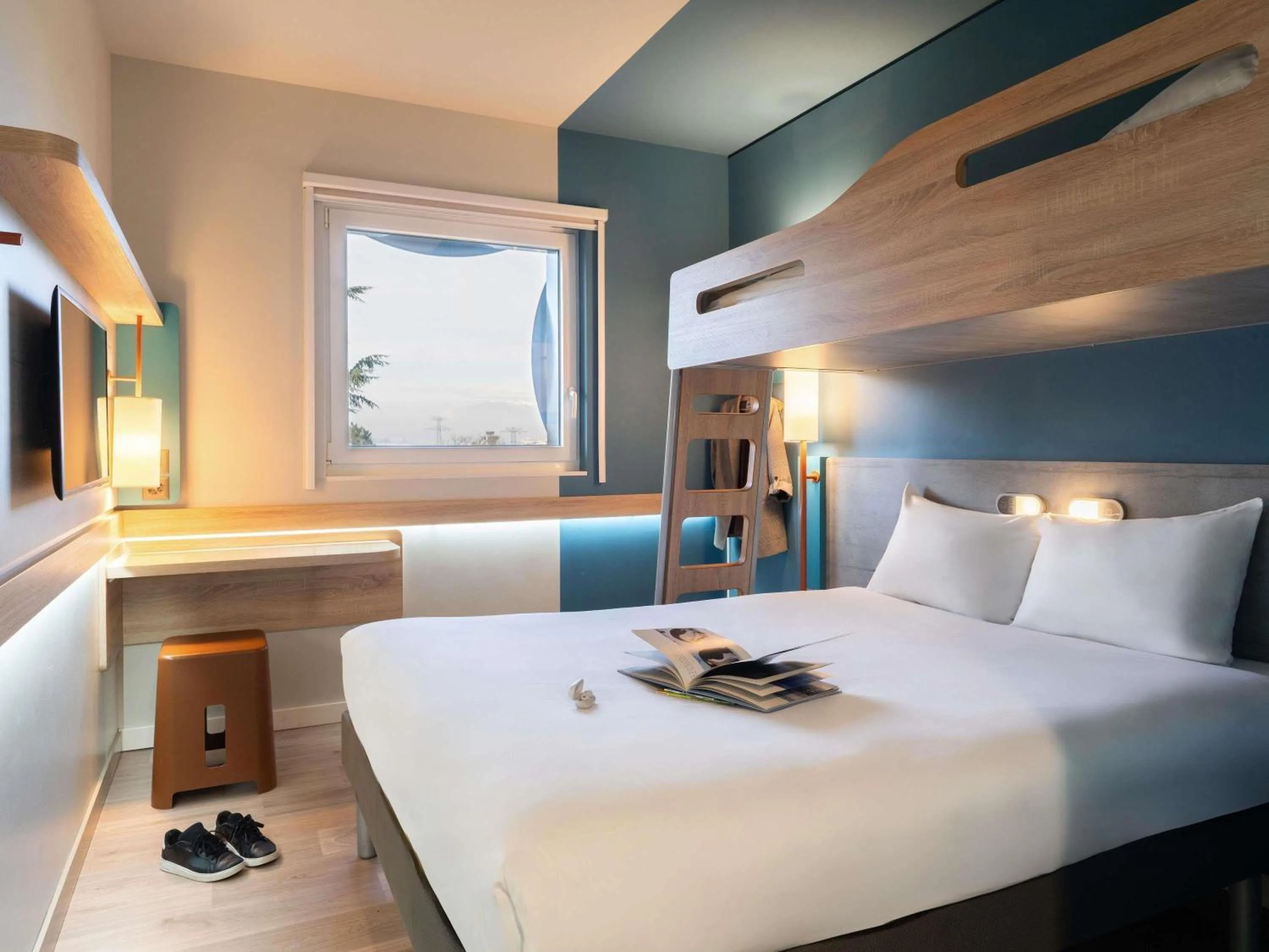 Bedroom, Bed in ibis budget Geneve Palexpo Aeroport