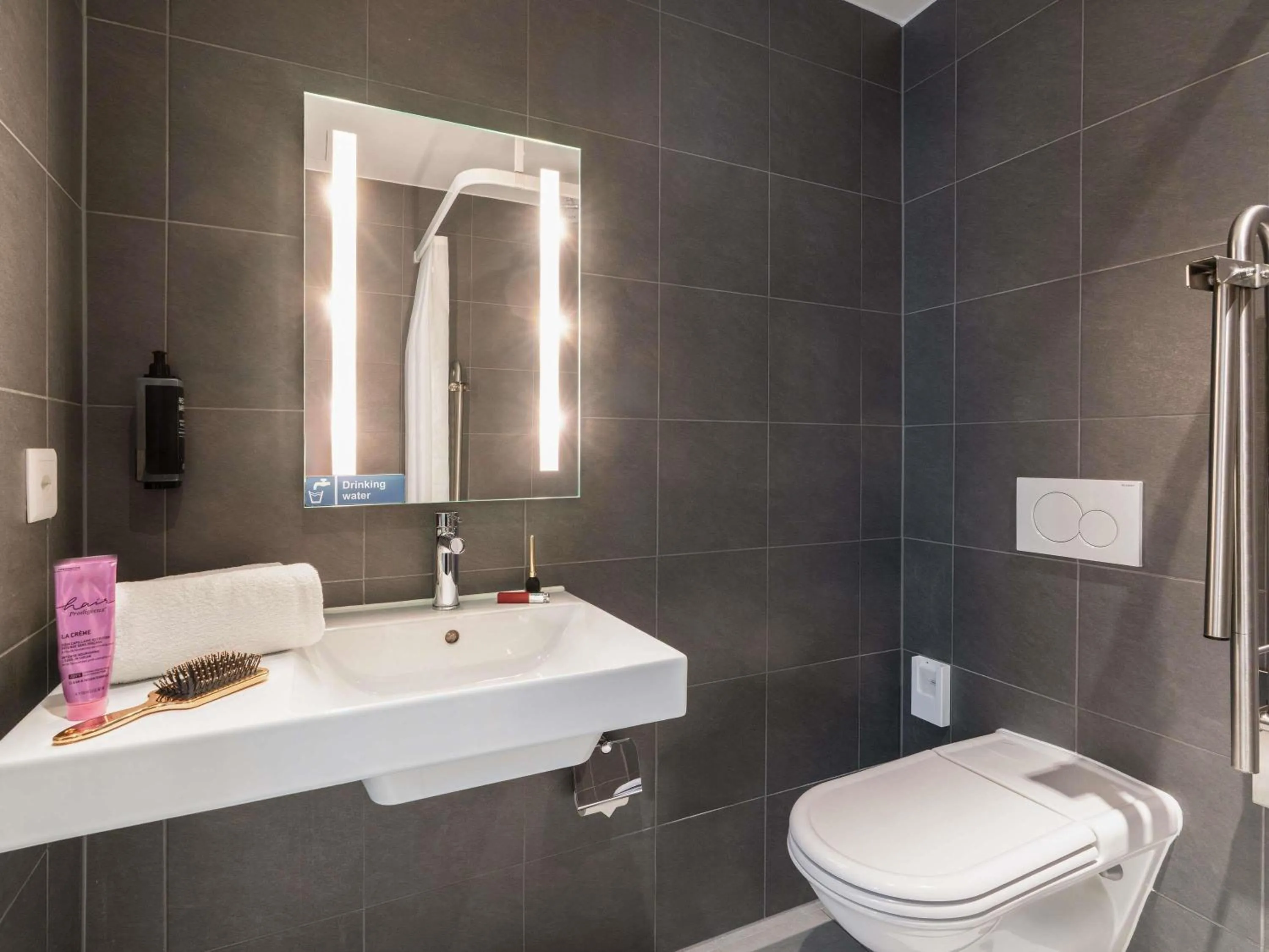 Bedroom in ibis budget Geneve Palexpo Aeroport