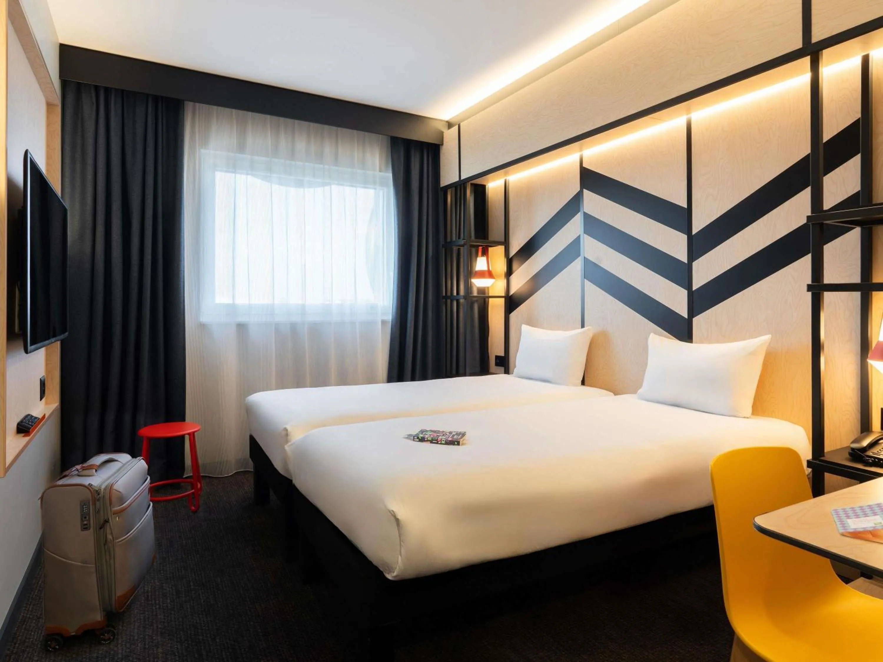 Bedroom, Bed in ibis Styles Geneve Palexpo Aeroport