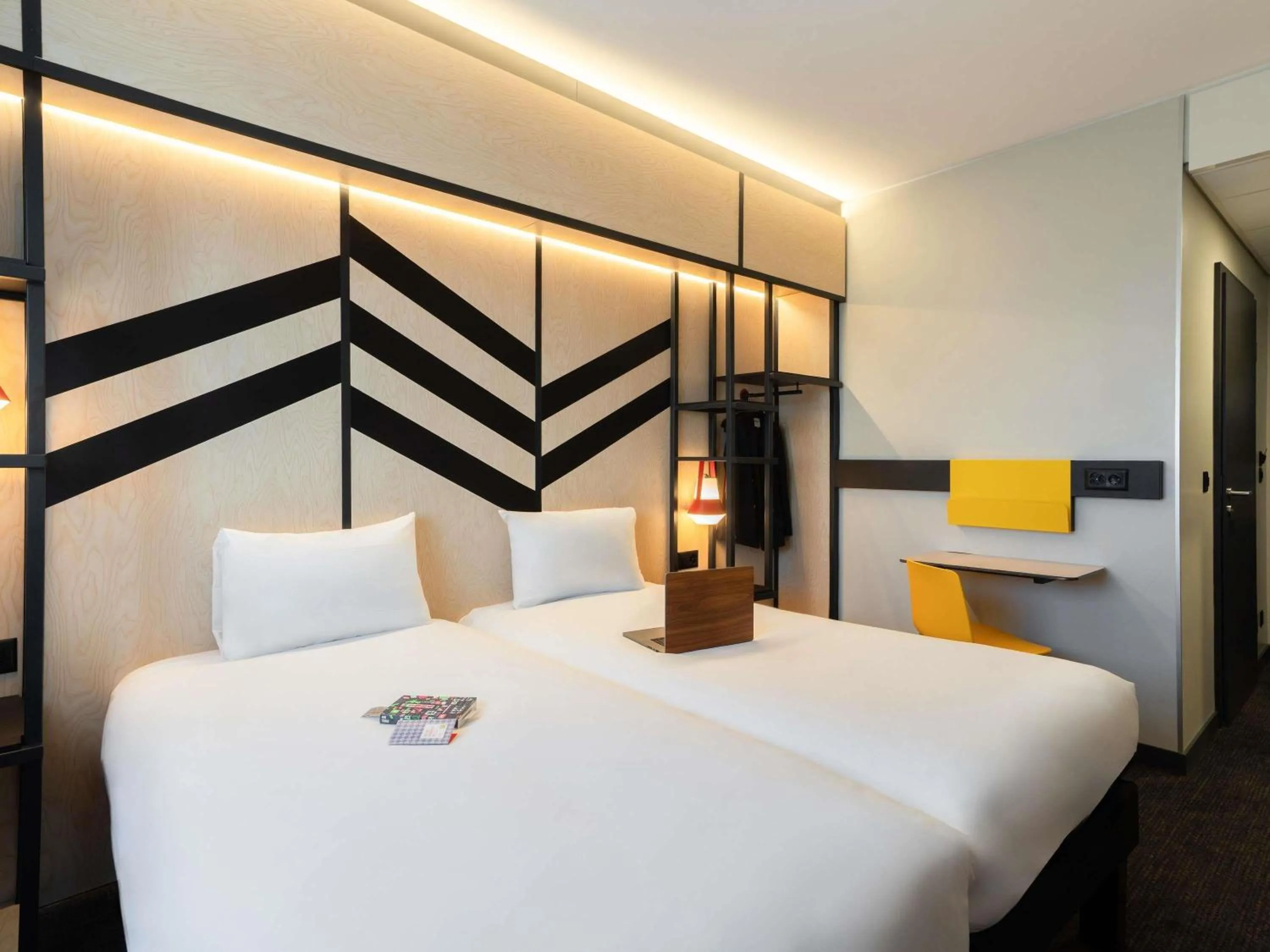 Bedroom, Bed in ibis Styles Geneve Palexpo Aeroport