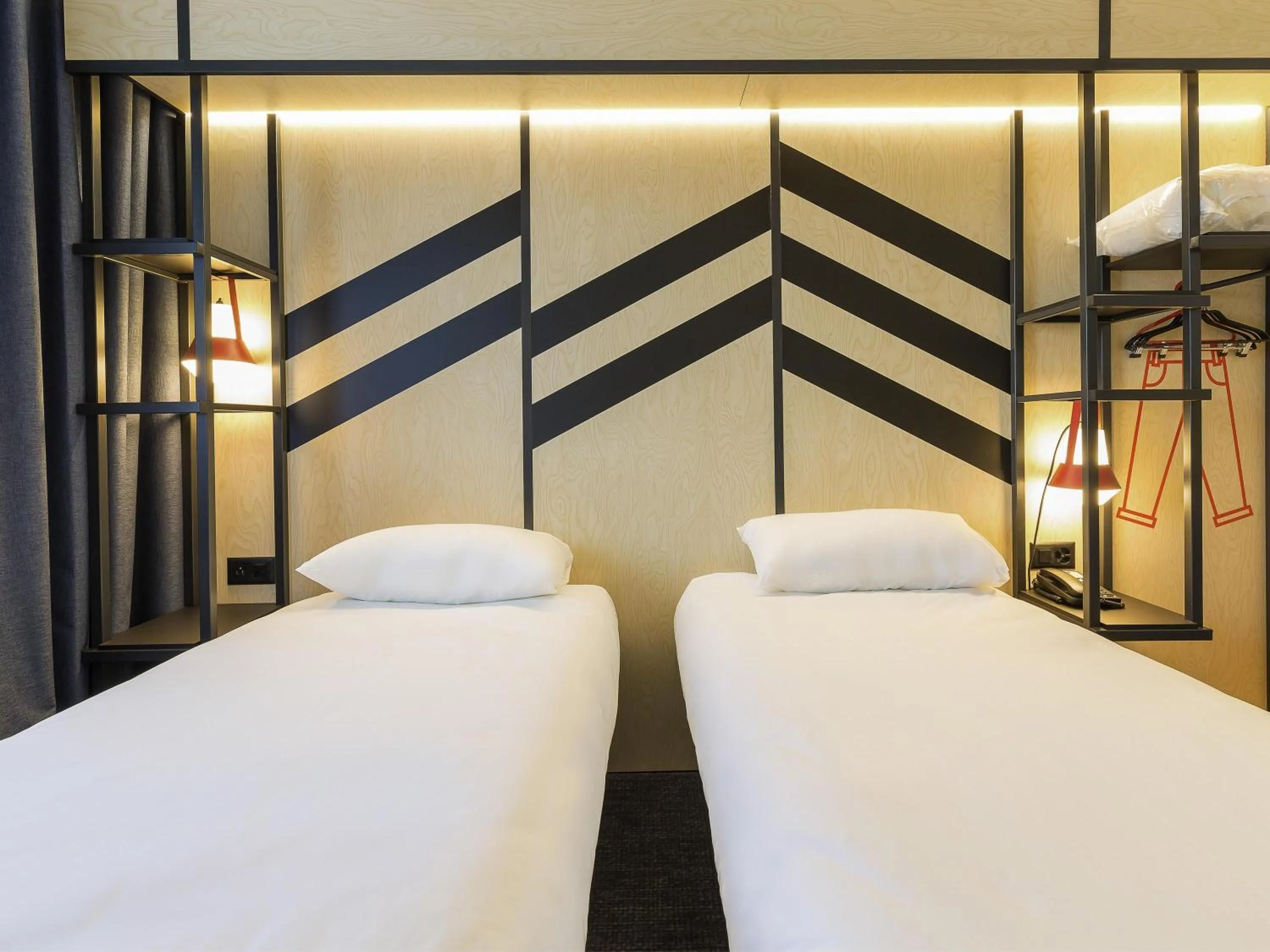 Bedroom, Bed in ibis Styles Geneve Palexpo Aeroport