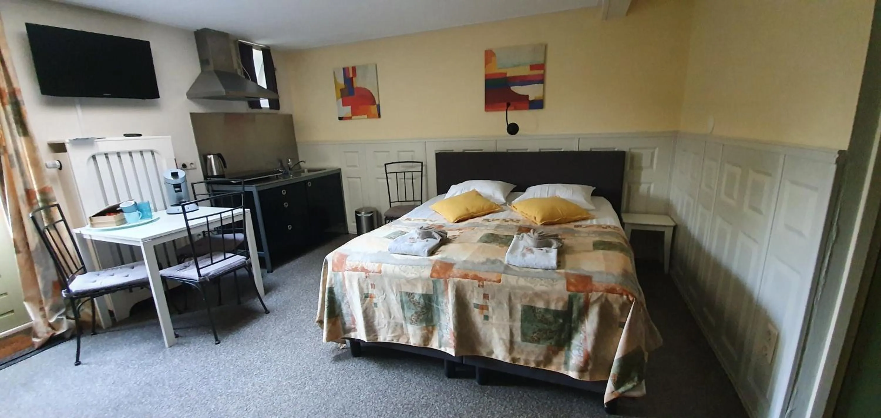 Photo of the whole room in B&B Blauwestadhoeve