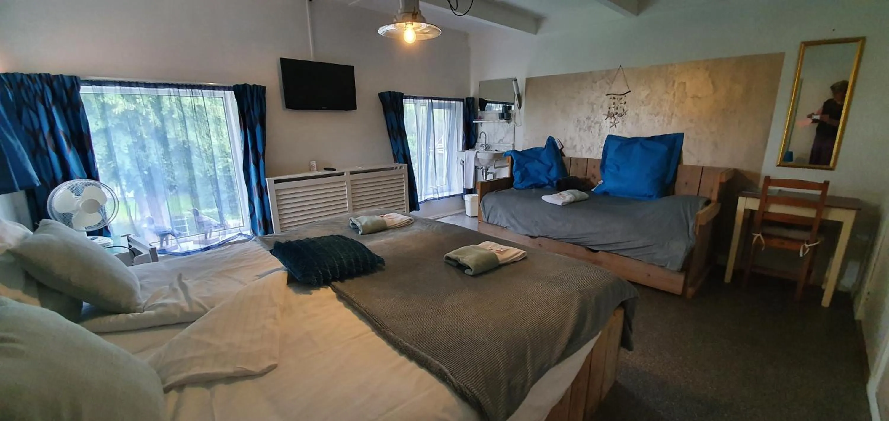 Photo of the whole room in B&B Blauwestadhoeve