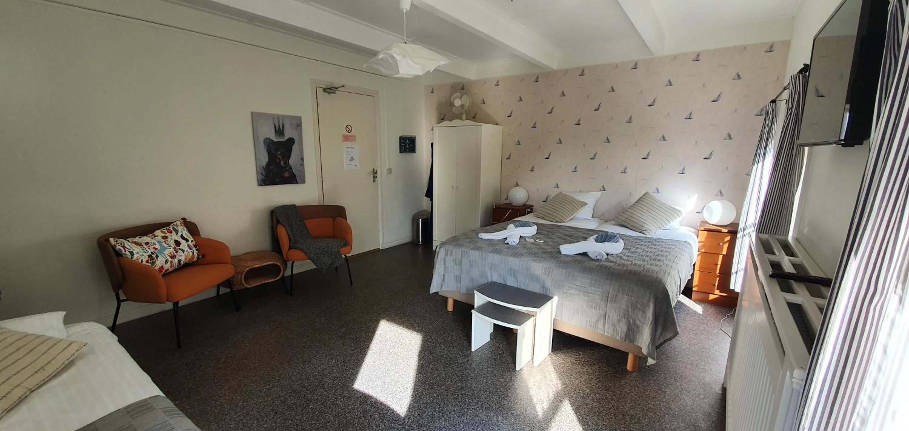 Photo of the whole room in B&B Blauwestadhoeve