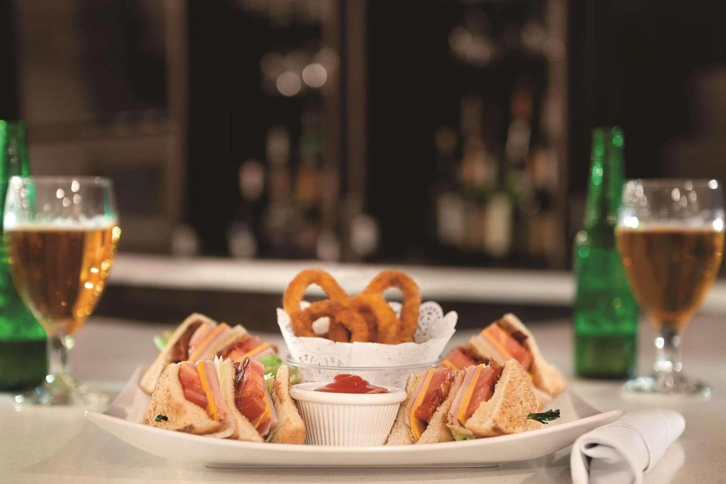 Restaurant/places to eat in Radisson Hotel Charlotte Airport