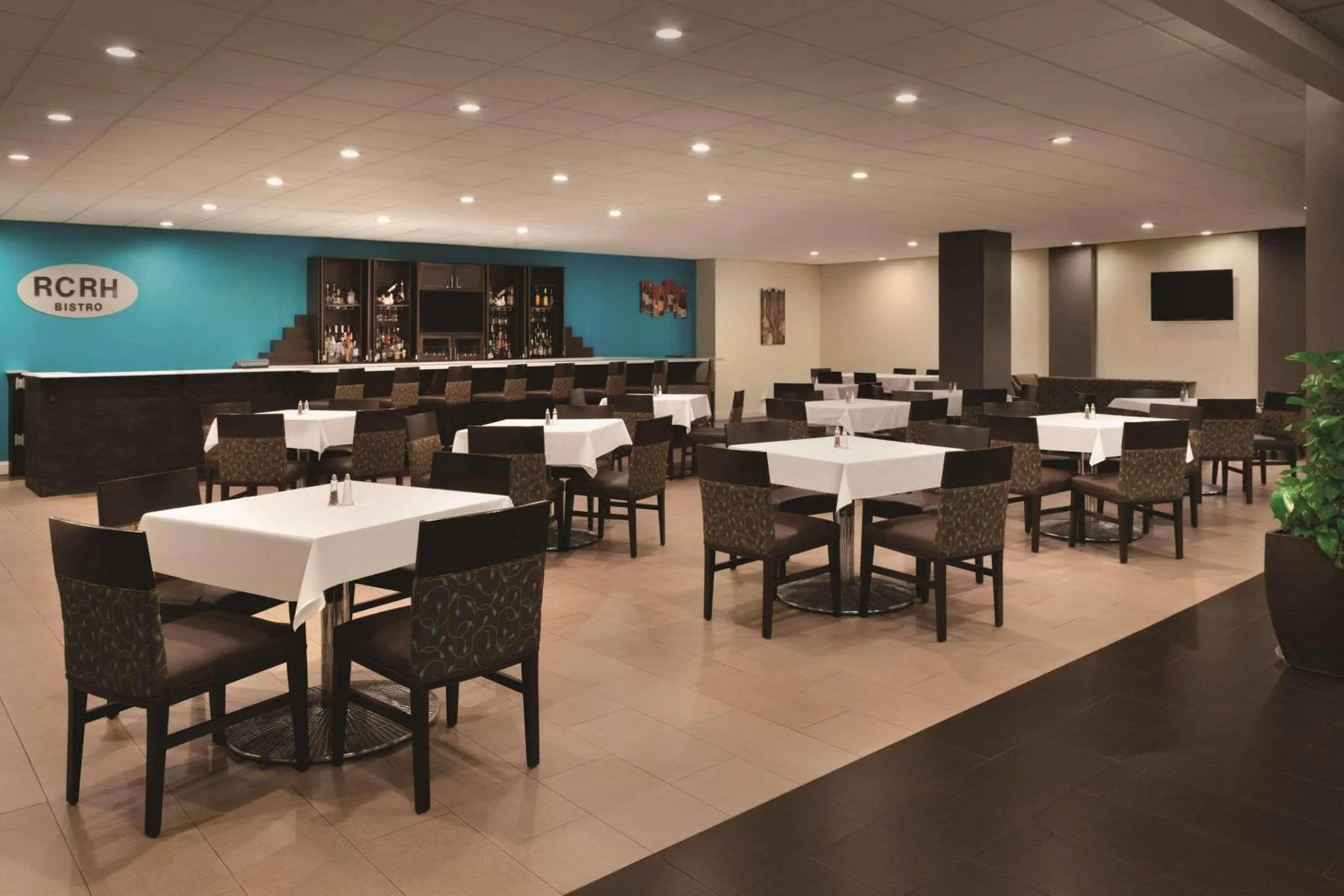 Restaurant/places to eat in Radisson Hotel Charlotte Airport