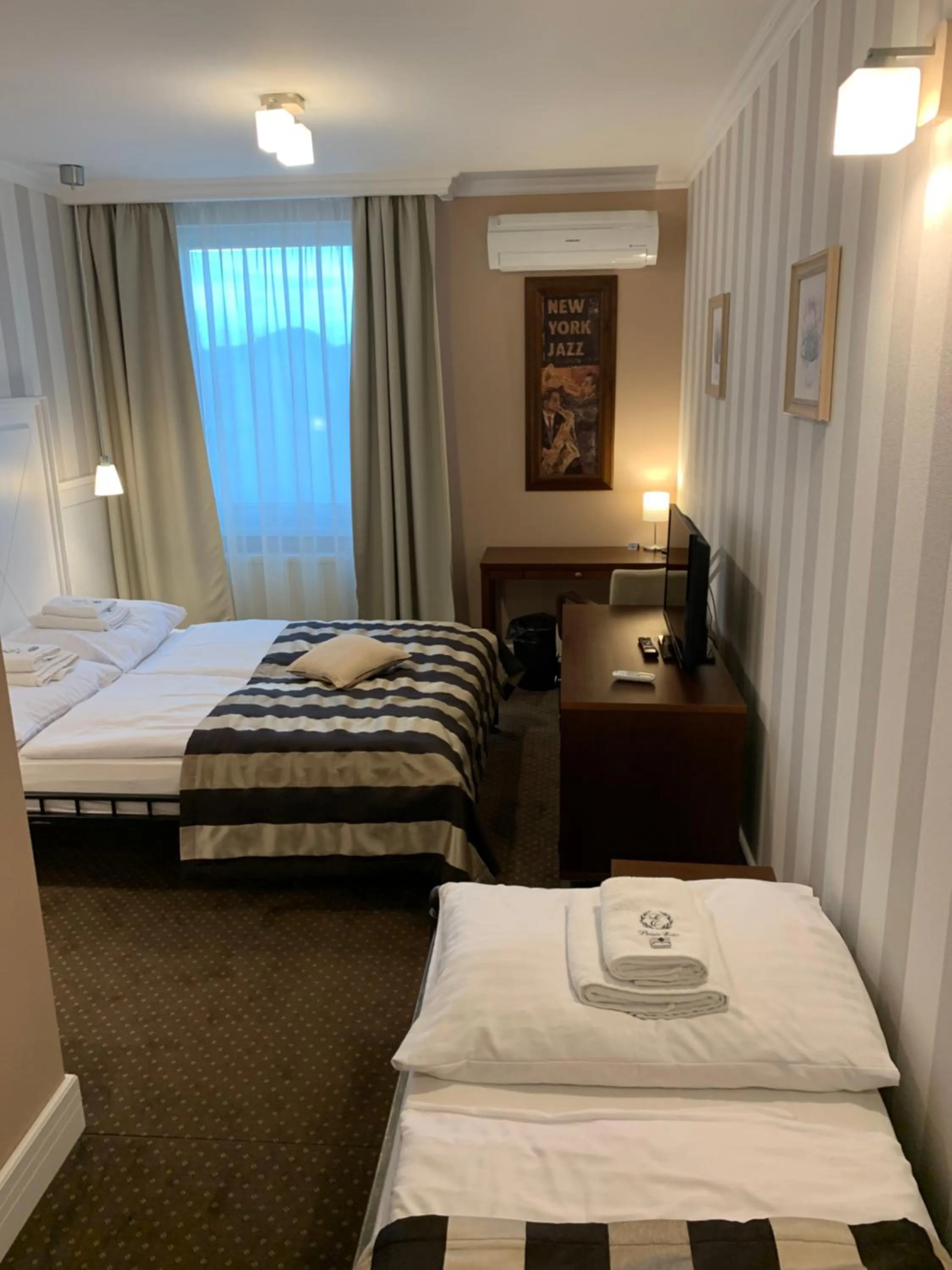 Photo of the whole room, Bed in Pension Eden