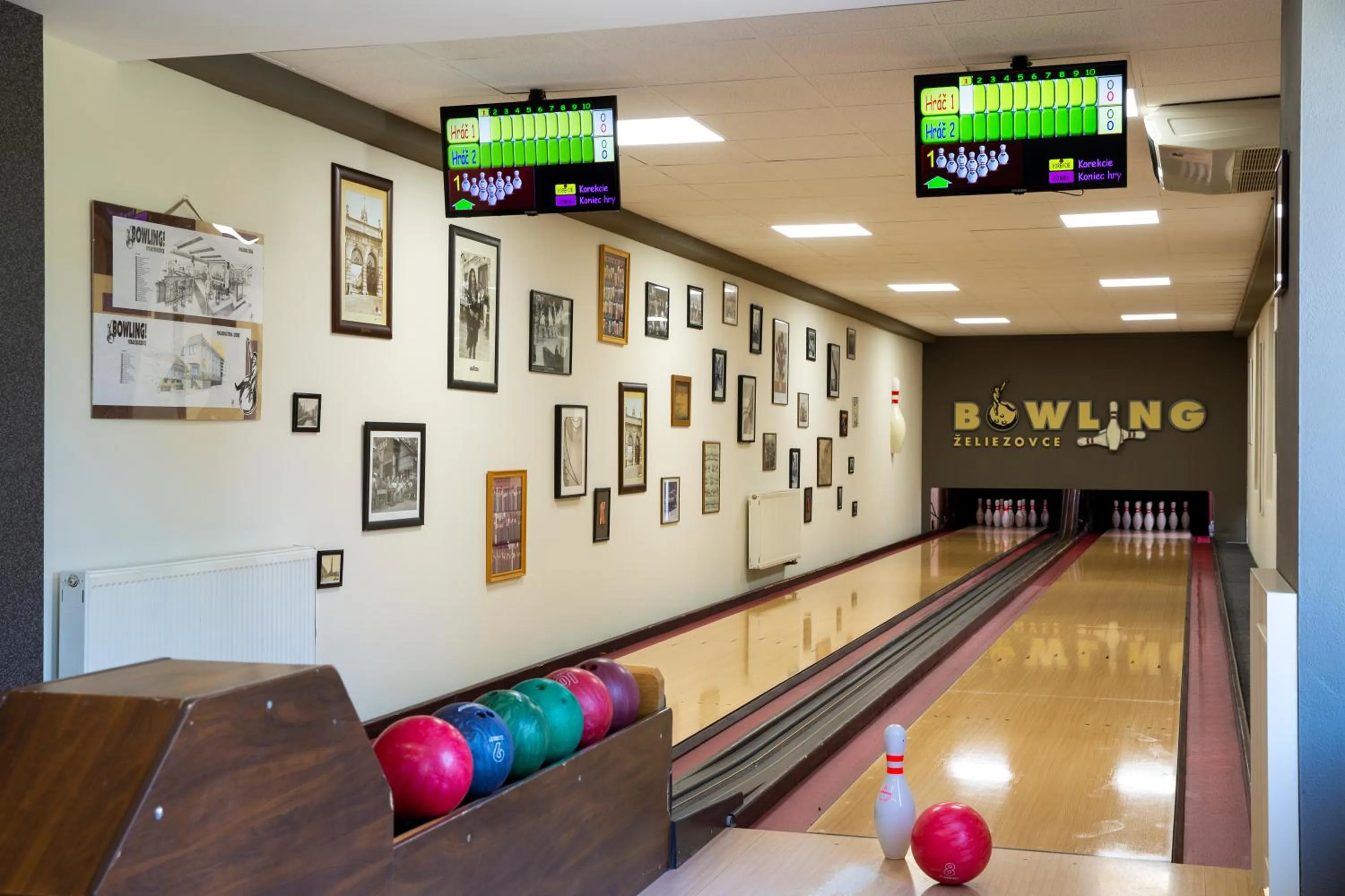 Bowling in Pension Eden