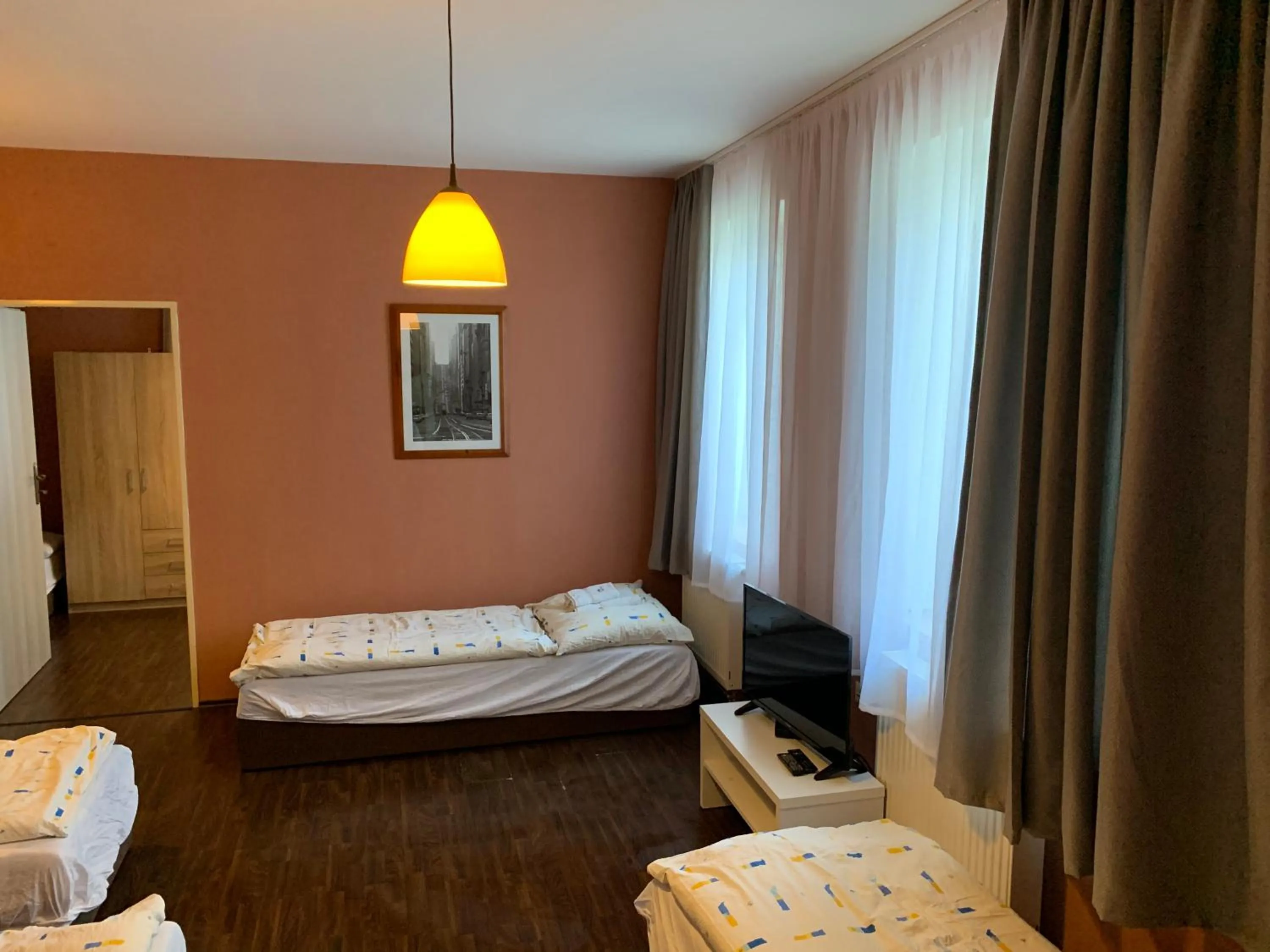 Photo of the whole room, Bed in Pension Eden