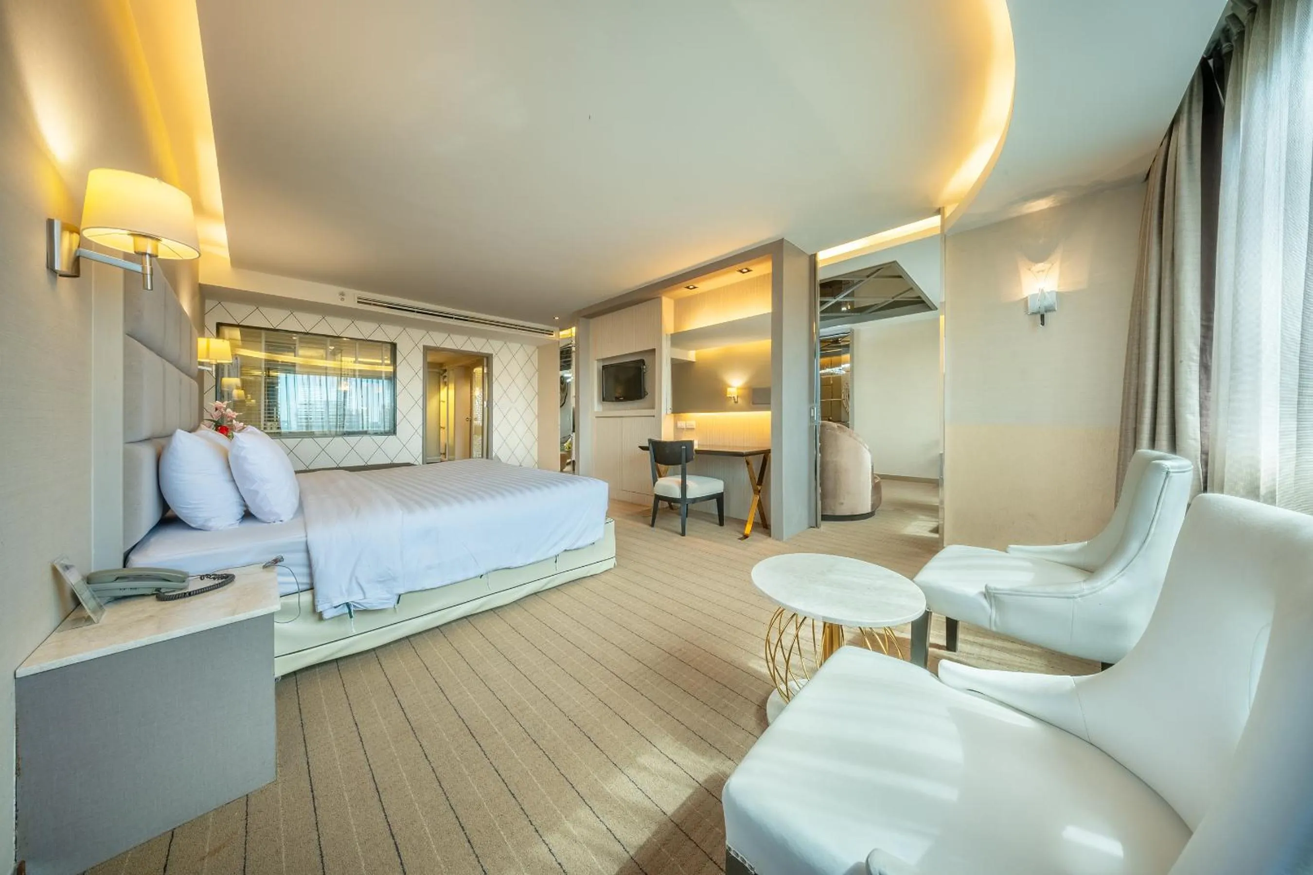 TV and multimedia, Bed in Royal Benja Hotel - Big Room Family-Friendly