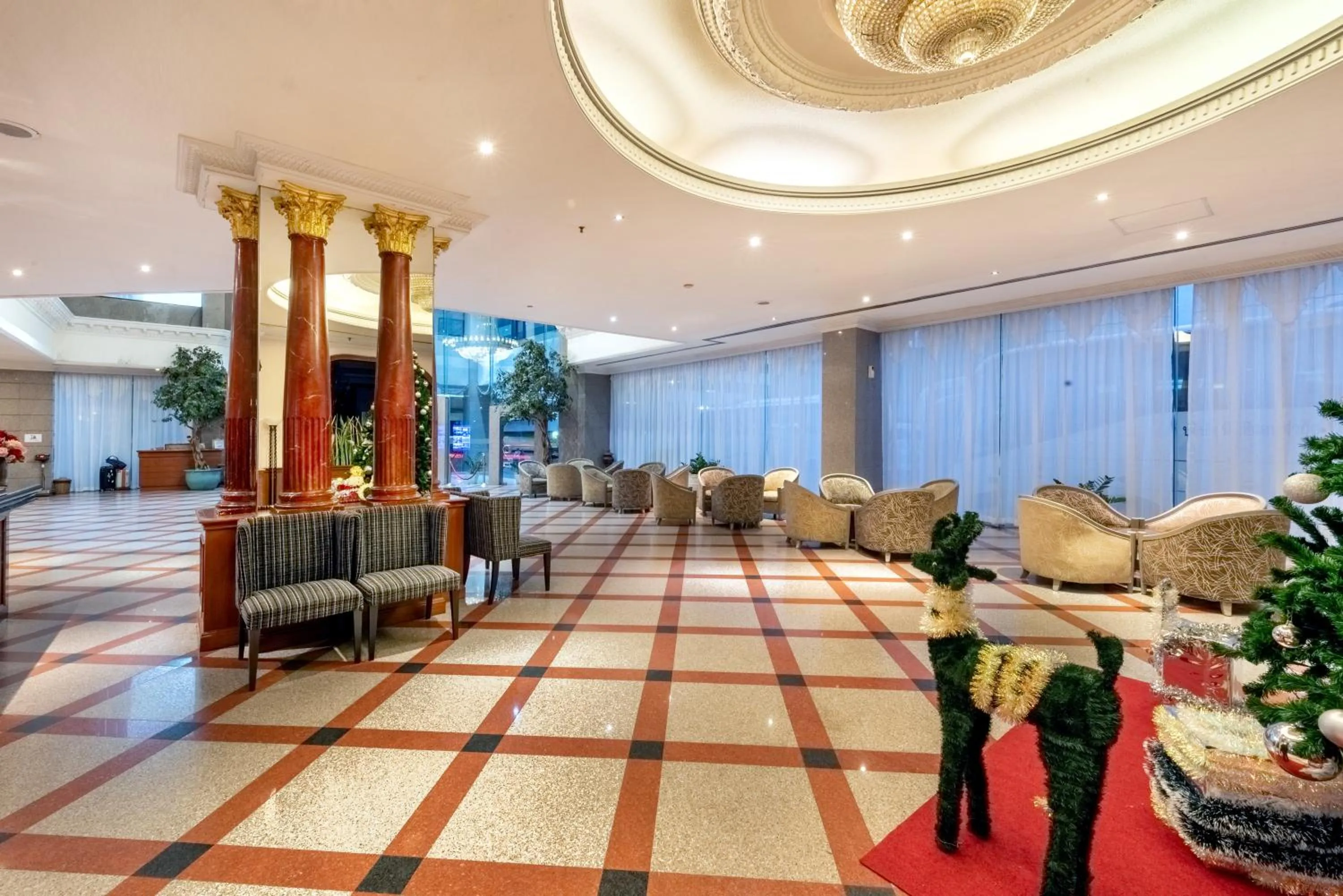 Lobby or reception in Royal Benja Hotel - Big Room Family-Friendly