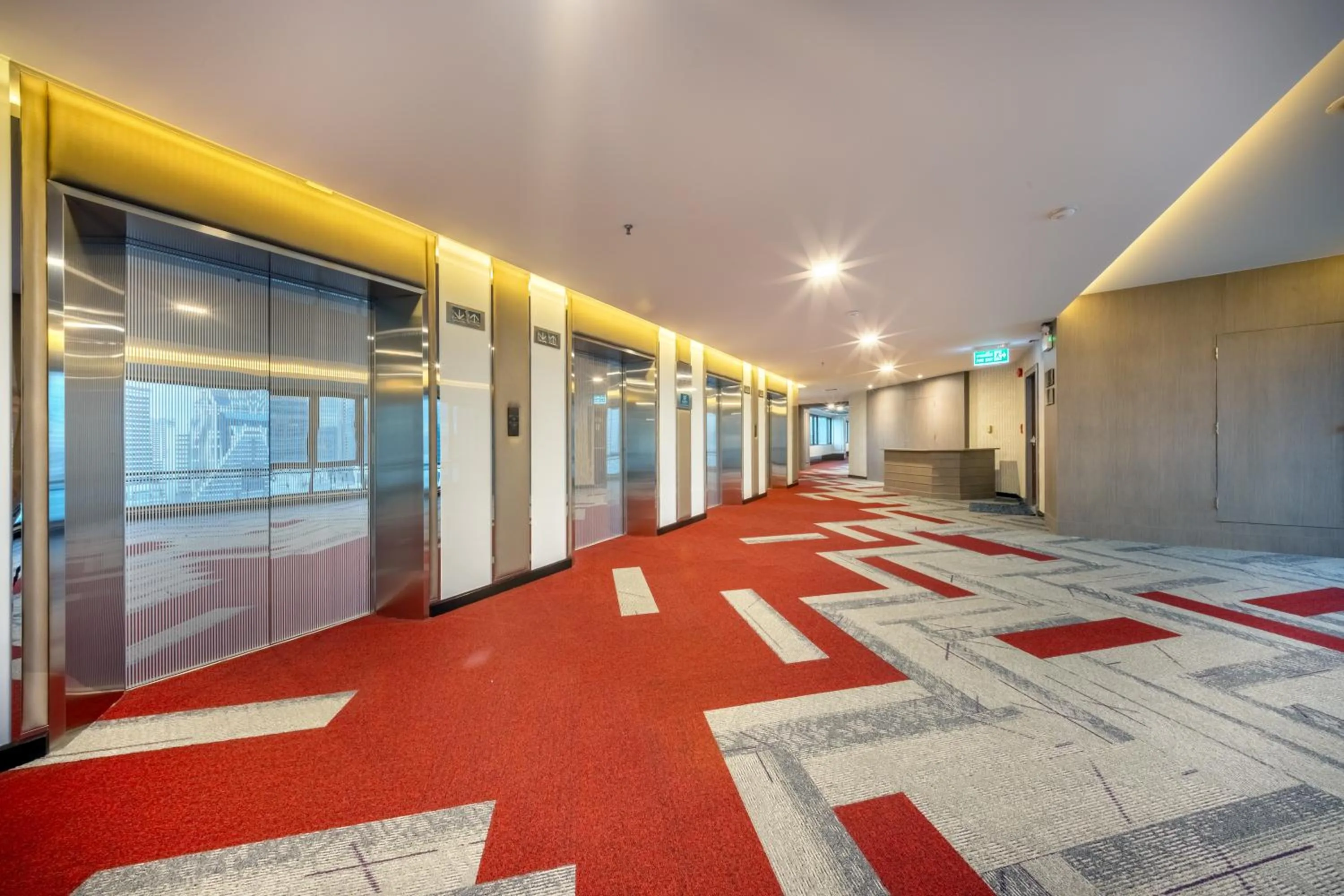 Property building in Royal Benja Hotel - Big Room Family-Friendly