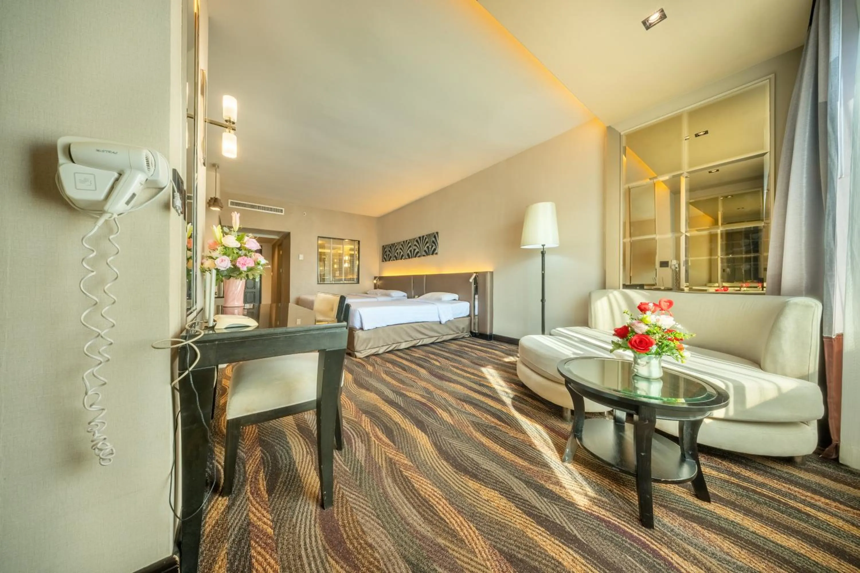 Bed in Royal Benja Hotel - Big Room Family-Friendly