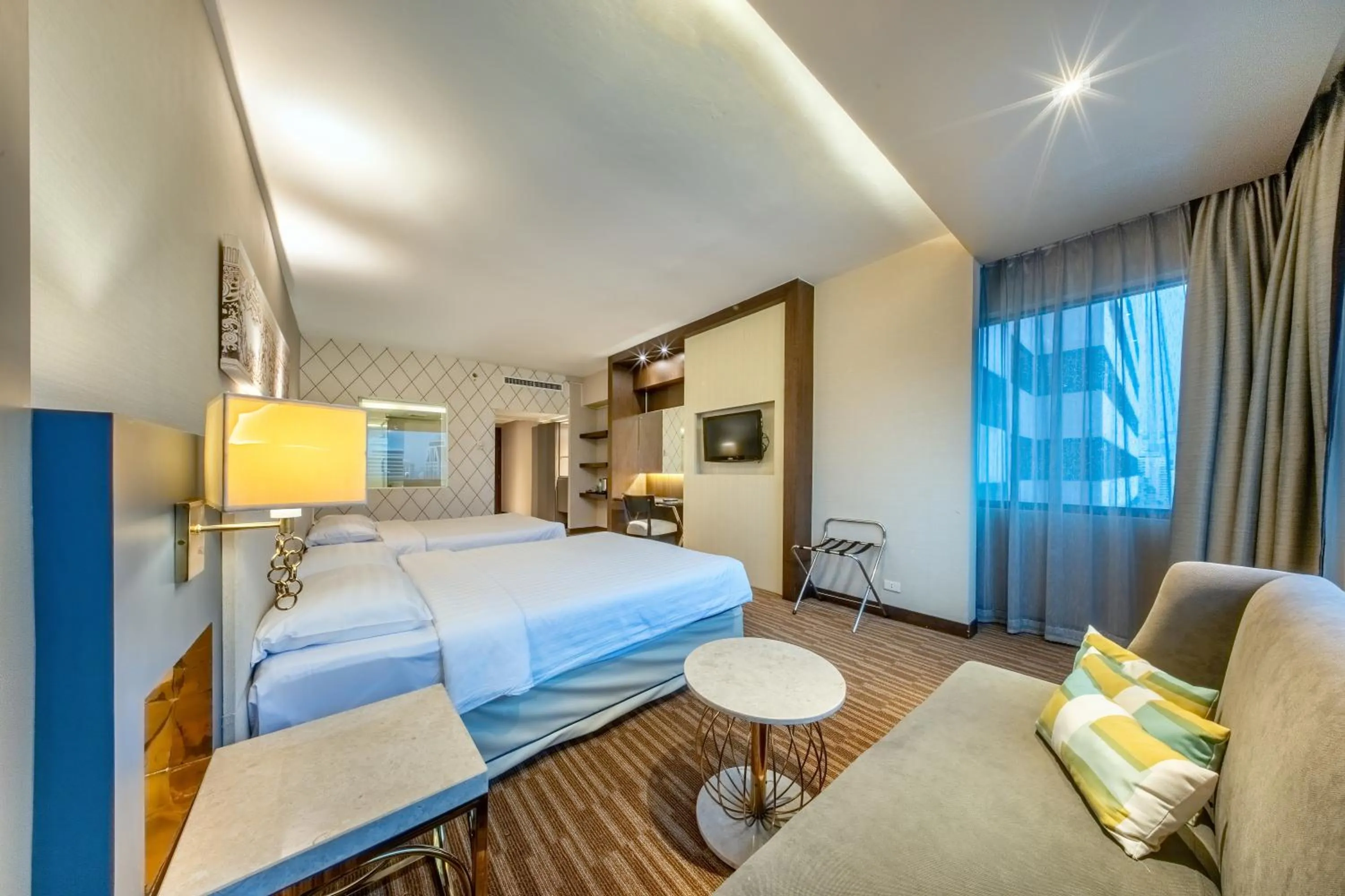 Bed in Royal Benja Hotel - Big Room Family-Friendly