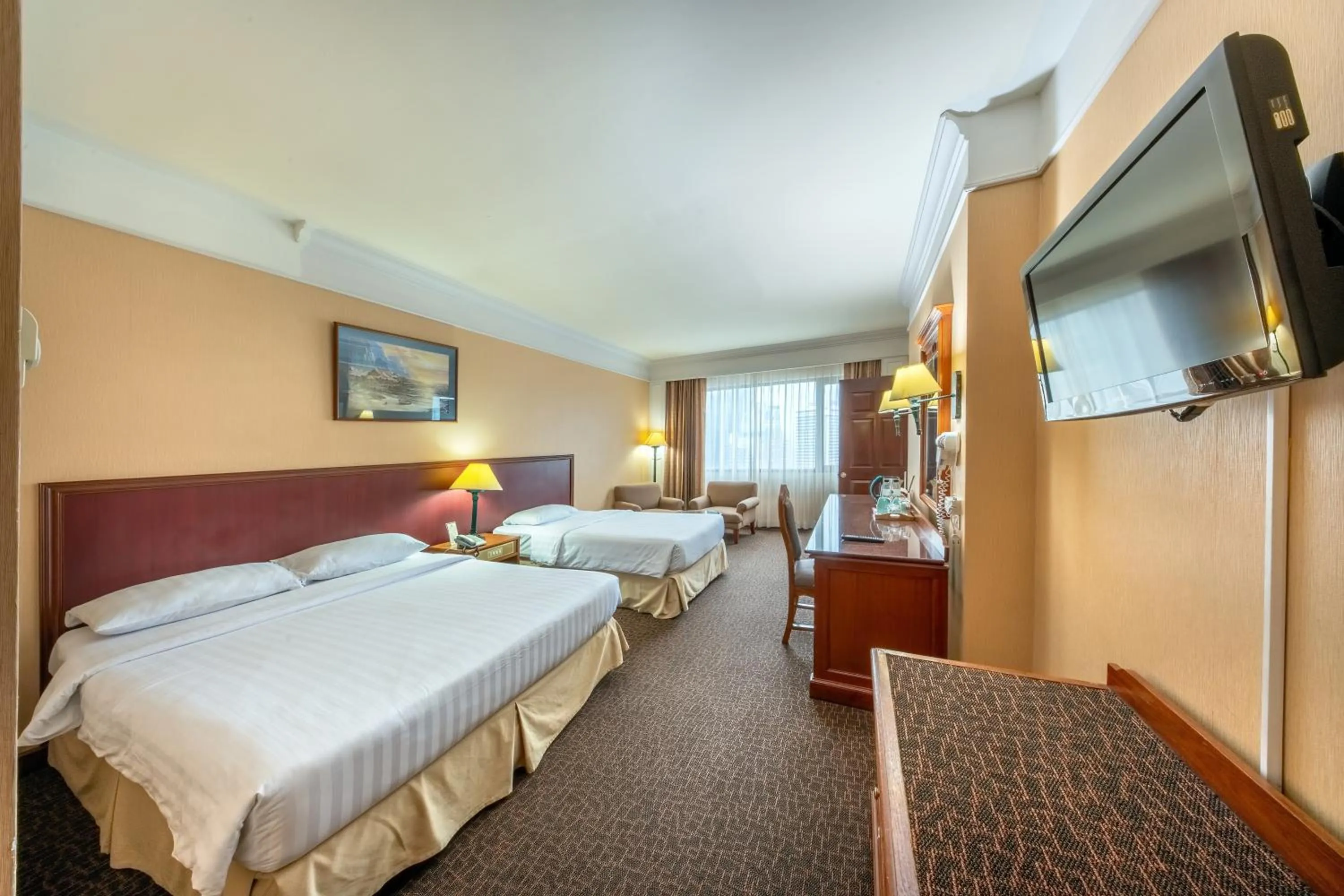 Bed in Royal Benja Hotel - Big Room Family-Friendly