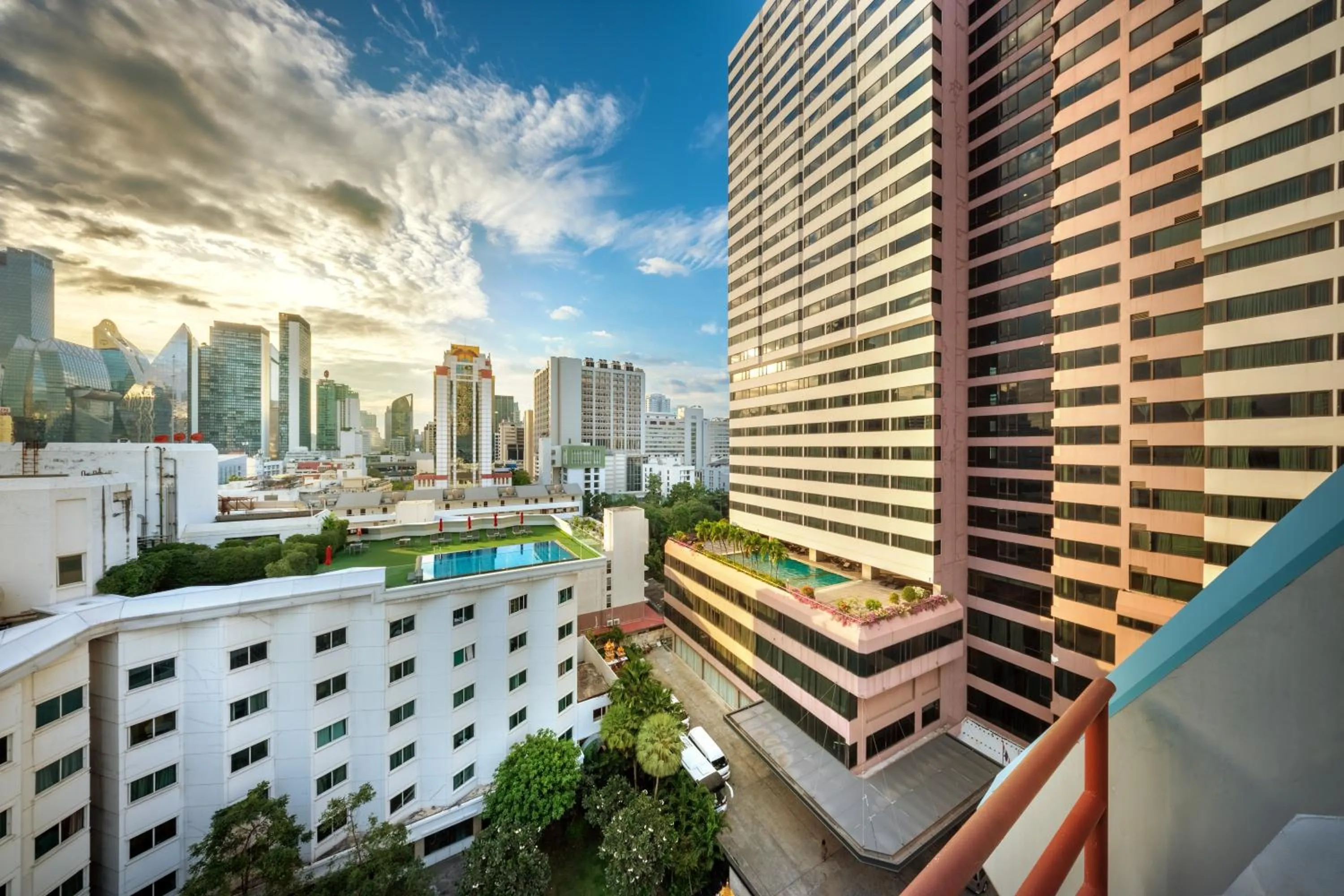 Property building in Royal Benja Hotel - Big Room Family-Friendly