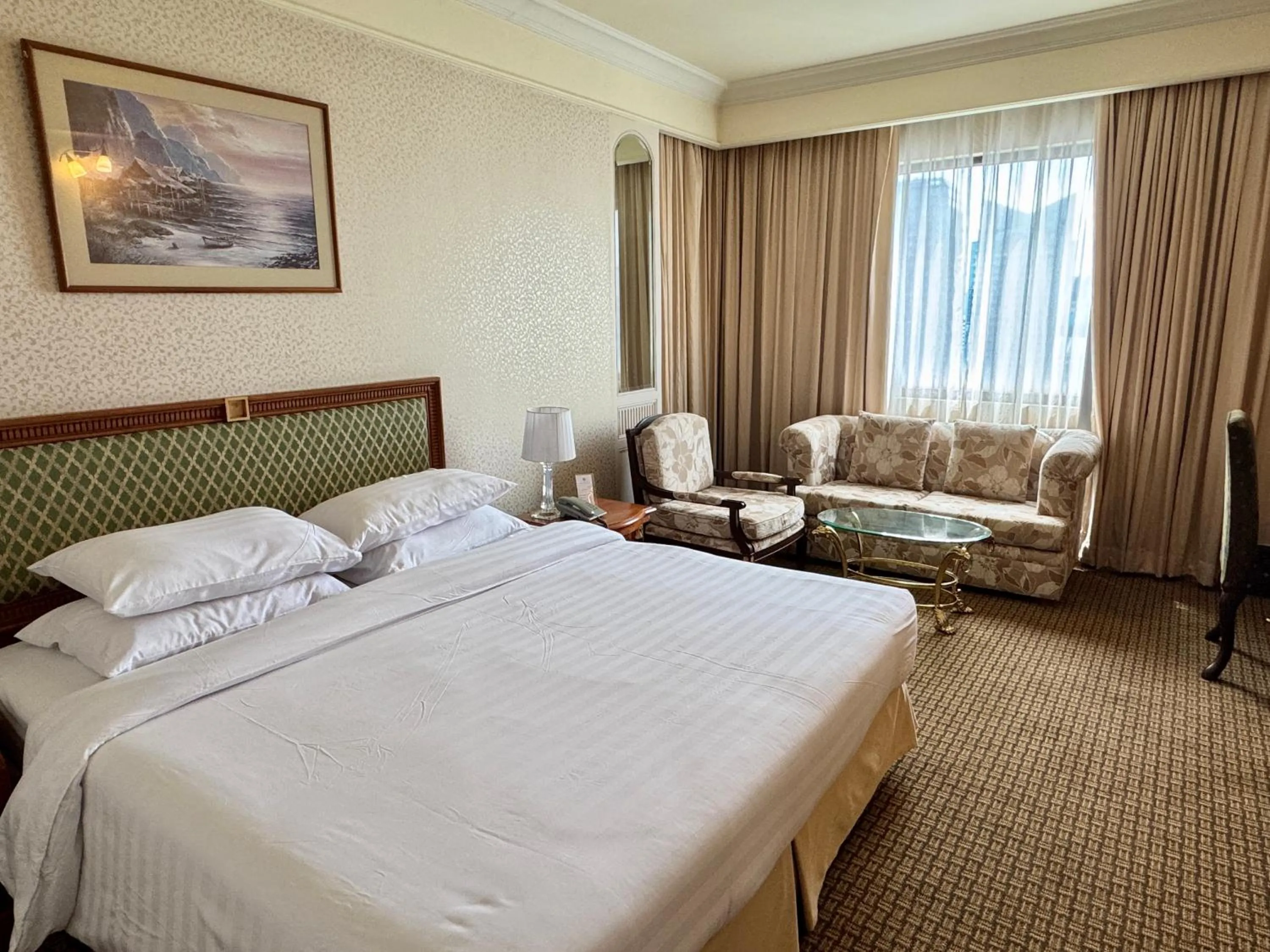 Bedroom, Bed in Royal Benja Hotel - Big Room Family-Friendly