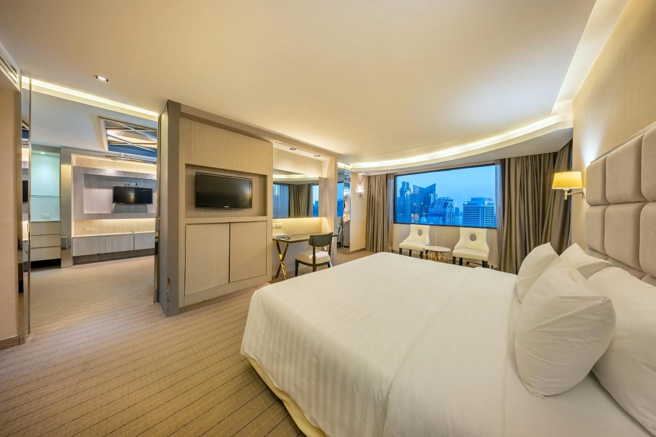 TV and multimedia, Bed in Royal Benja Hotel - Big Room Family-Friendly