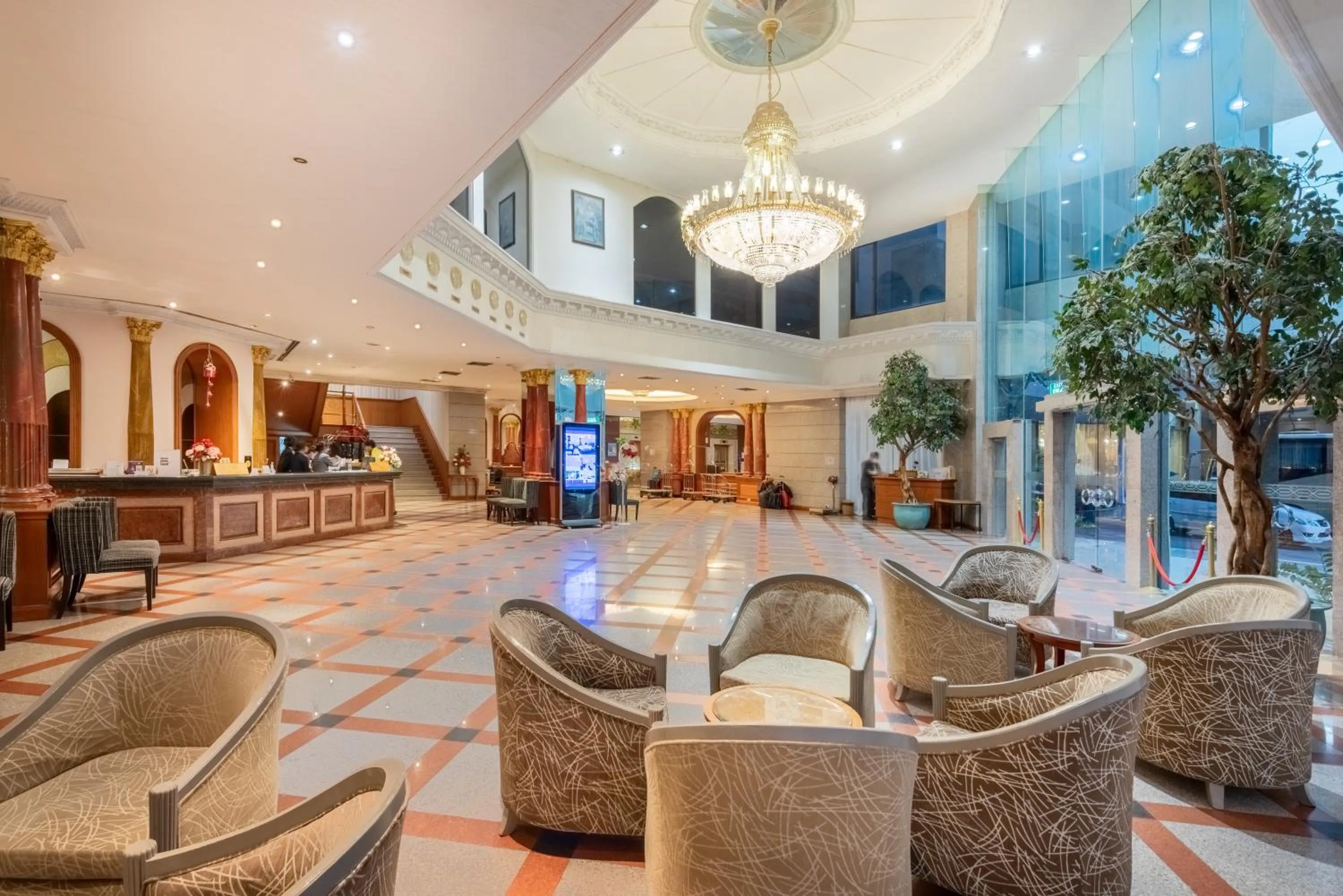 Lobby or reception in Royal Benja Hotel - Big Room Family-Friendly