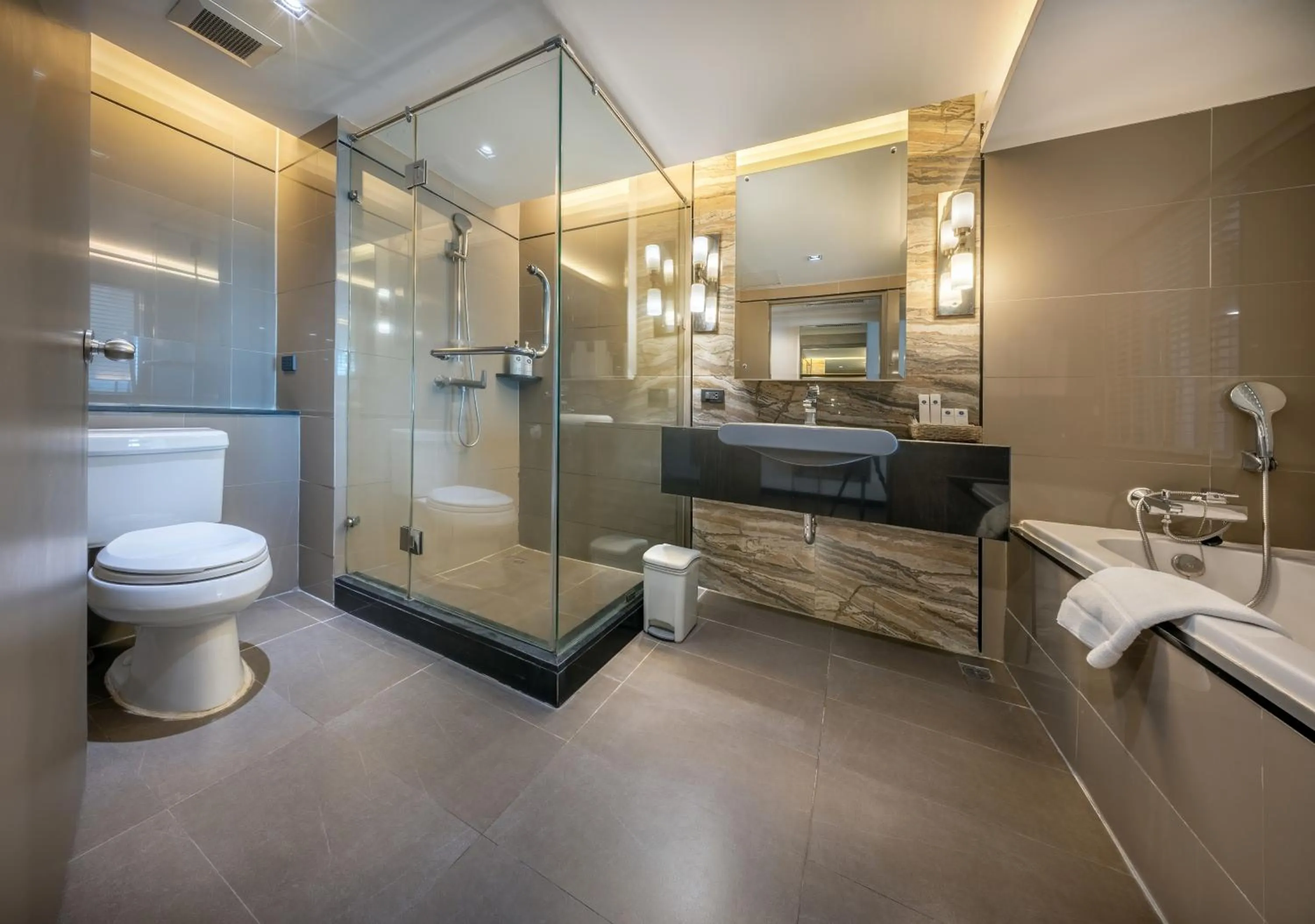 Shower in Royal Benja Hotel - Big Room Family-Friendly