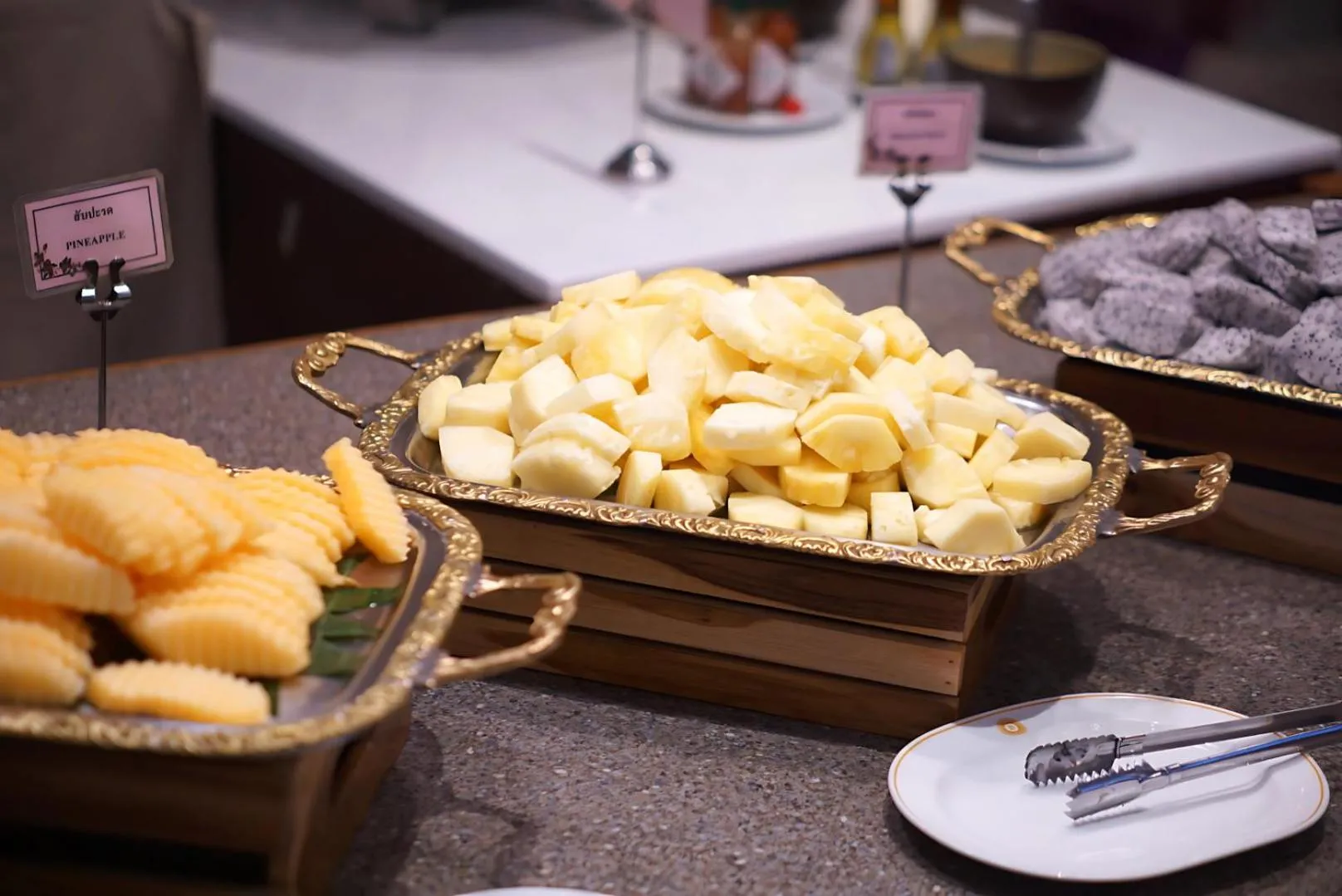 Restaurant/places to eat in Royal Benja Hotel - Big Room Family-Friendly