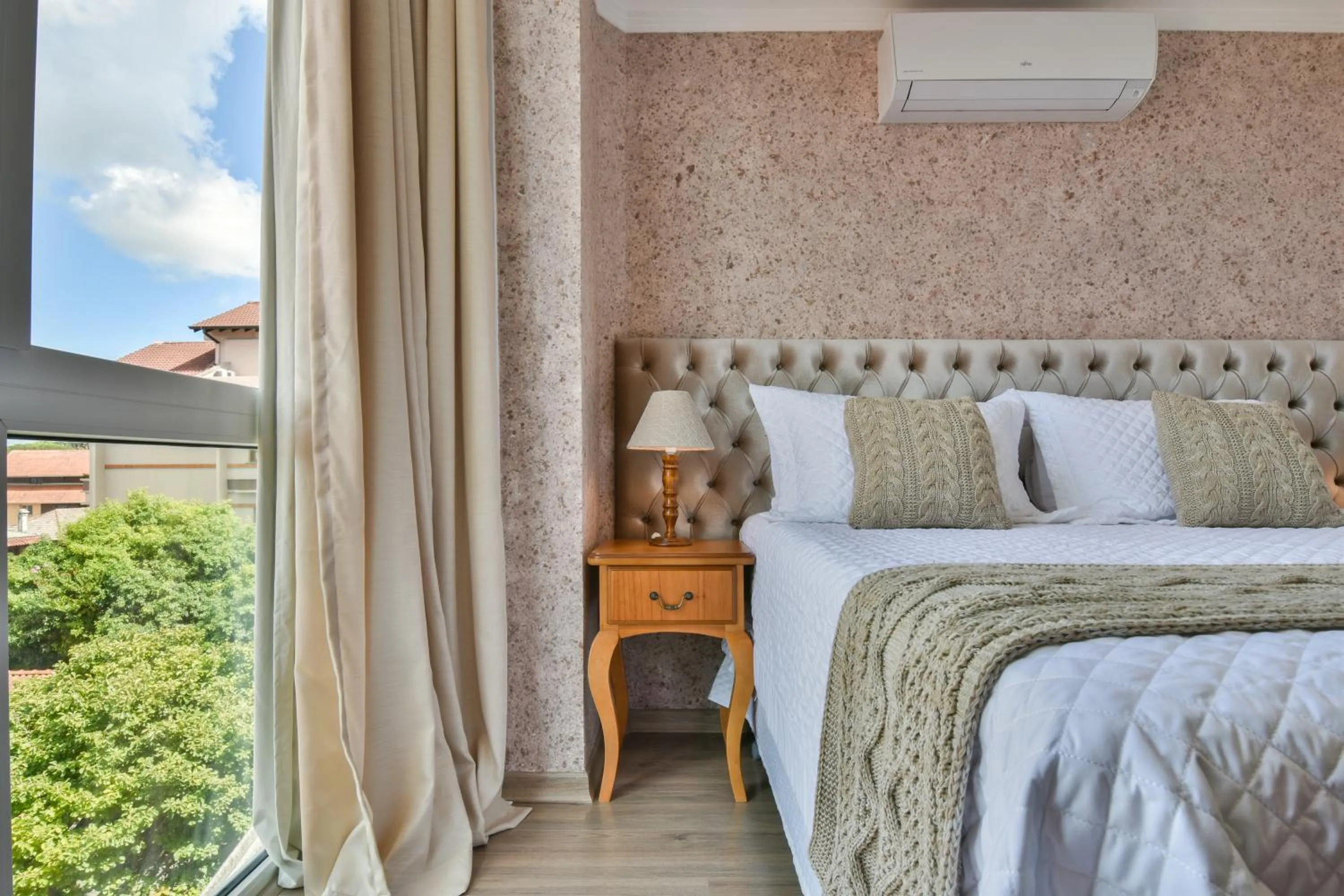 Bedroom, Bed in Micheline Hotel Tricot - ao lado da Rua Coberta