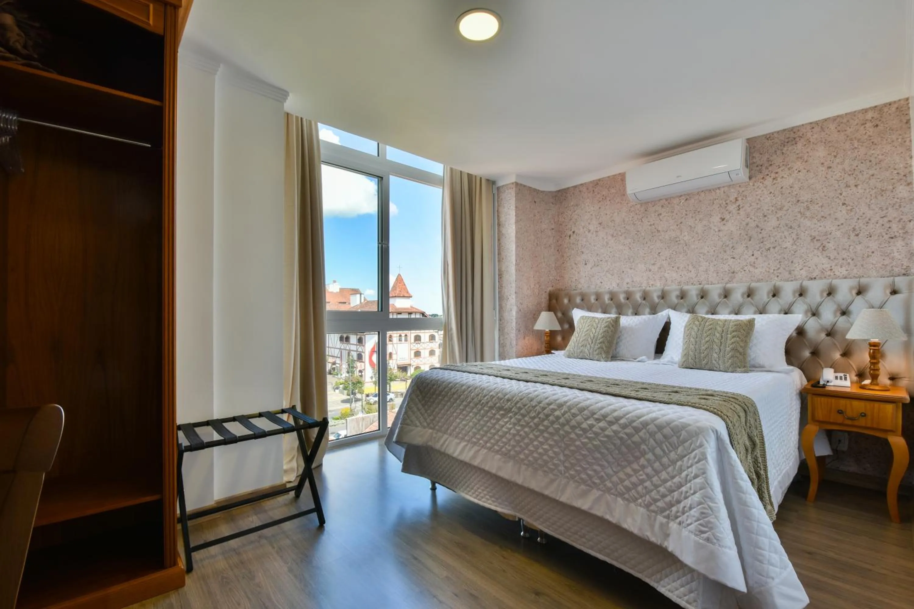 Bed in Micheline Hotel Tricot - ao lado da Rua Coberta